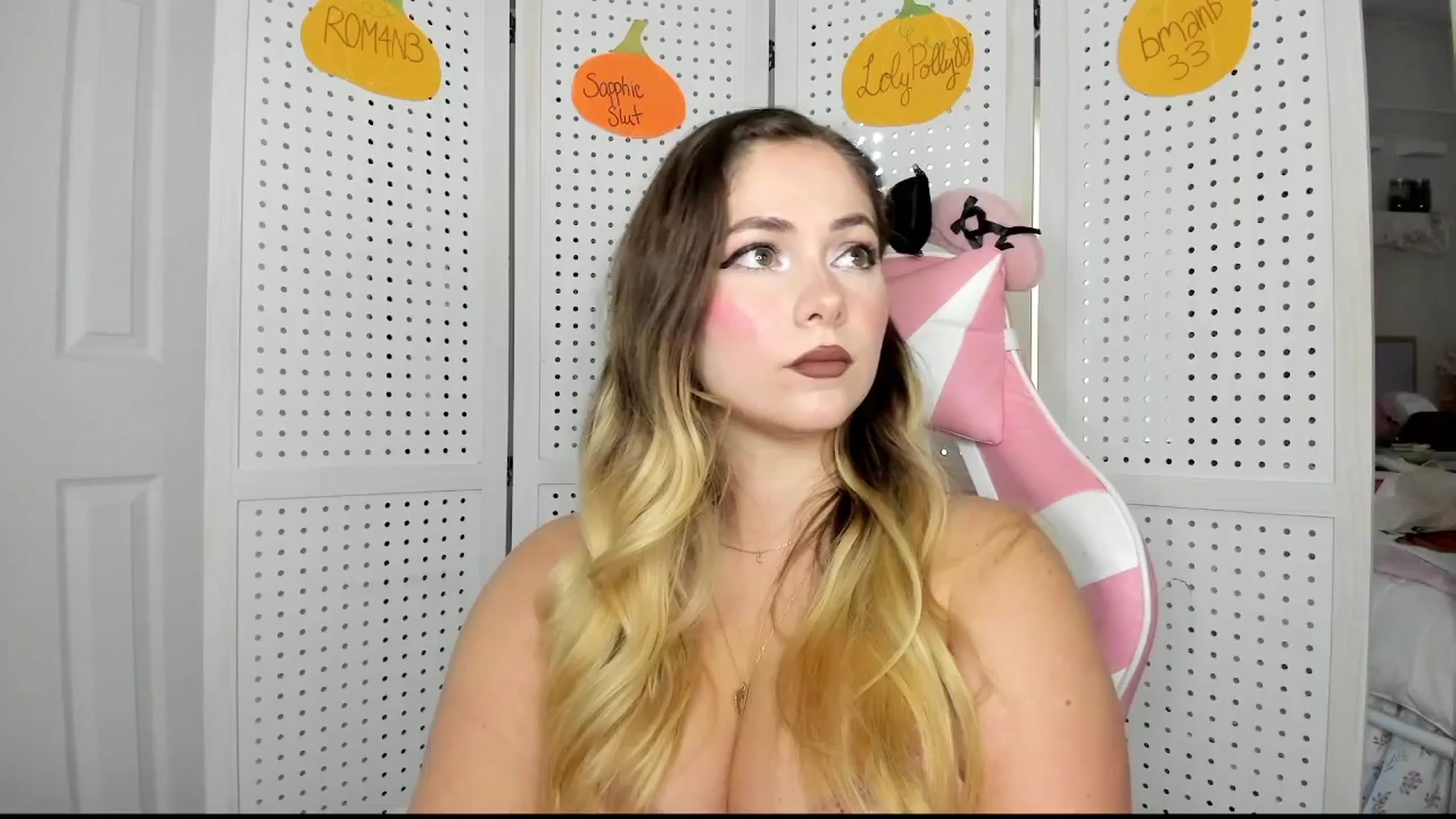 Gallery image thumbnail from lolypopbubble's myfreecams stream on, 10/27/2025, 19:00 image 19 of 20