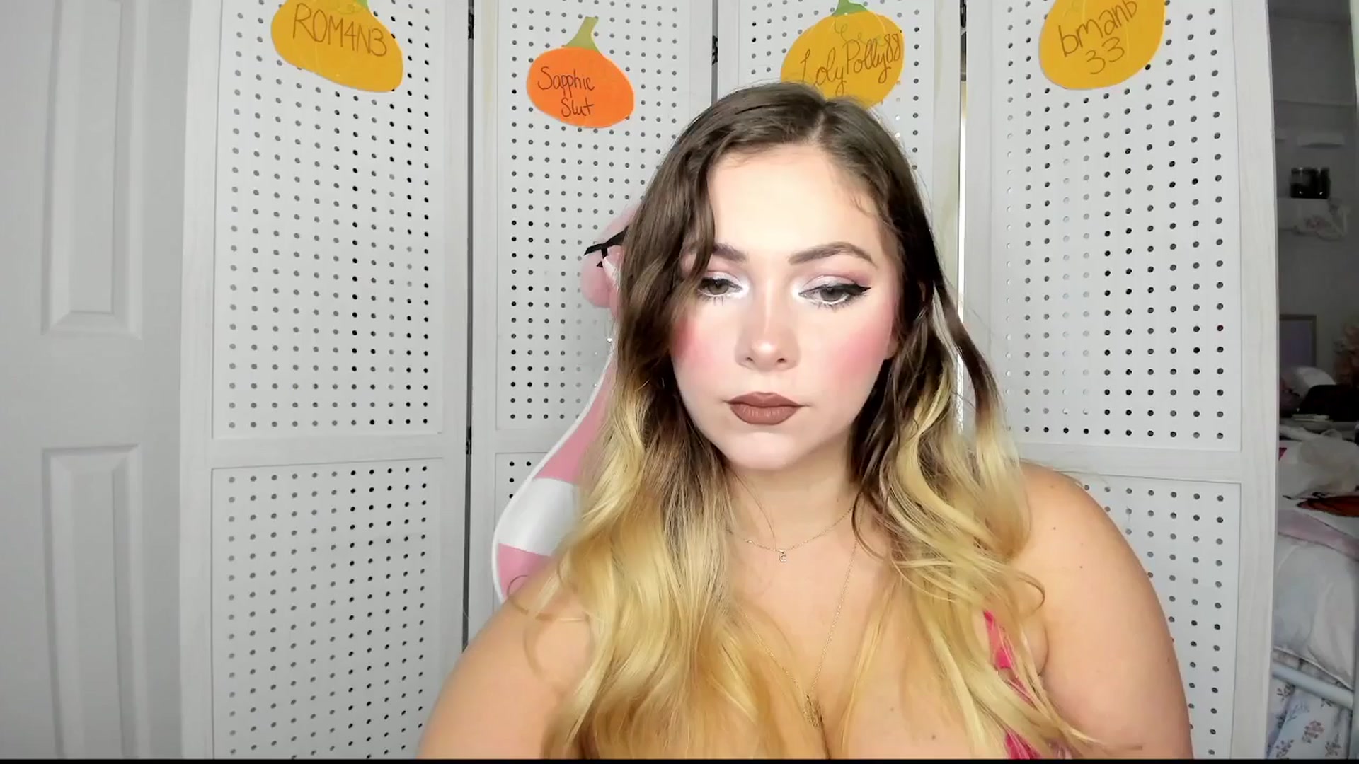 Gallery image thumbnail from lolypopbubble's myfreecams stream on, 10/27/2025, 19:00 image 6 of 20