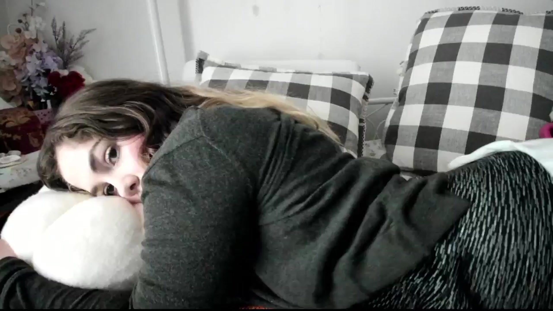 Gallery image thumbnail from lolypopbubble's myfreecams stream on, 10/28/2025, 19:52 image 15 of 20