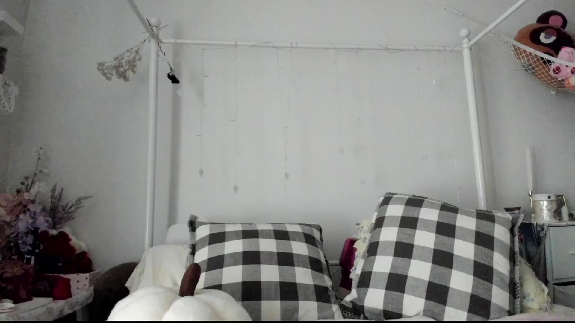 Gallery image thumbnail from lolypopbubble's myfreecams stream on, 10/28/2025, 20:29 image 12 of 20