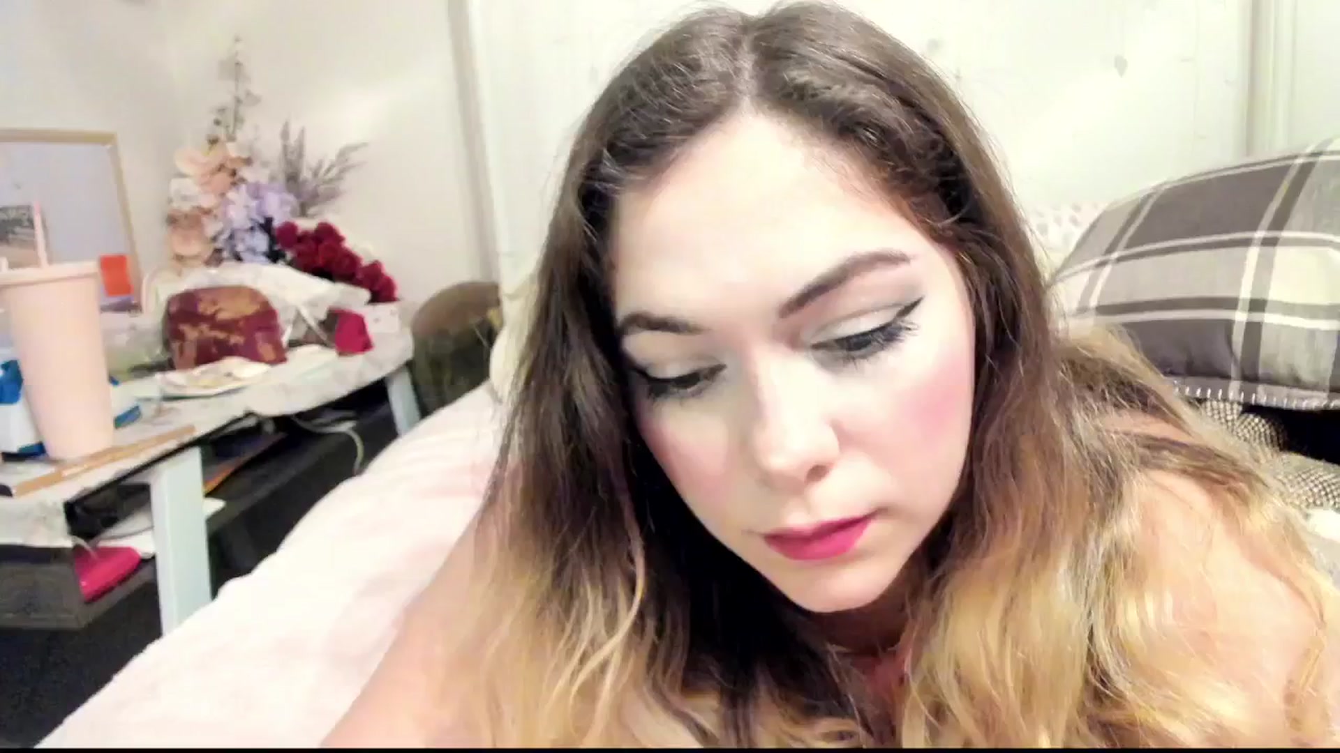 Gallery image thumbnail from lolypopbubble's myfreecams stream on, 11/02/2025, 06:45 image 5 of 20