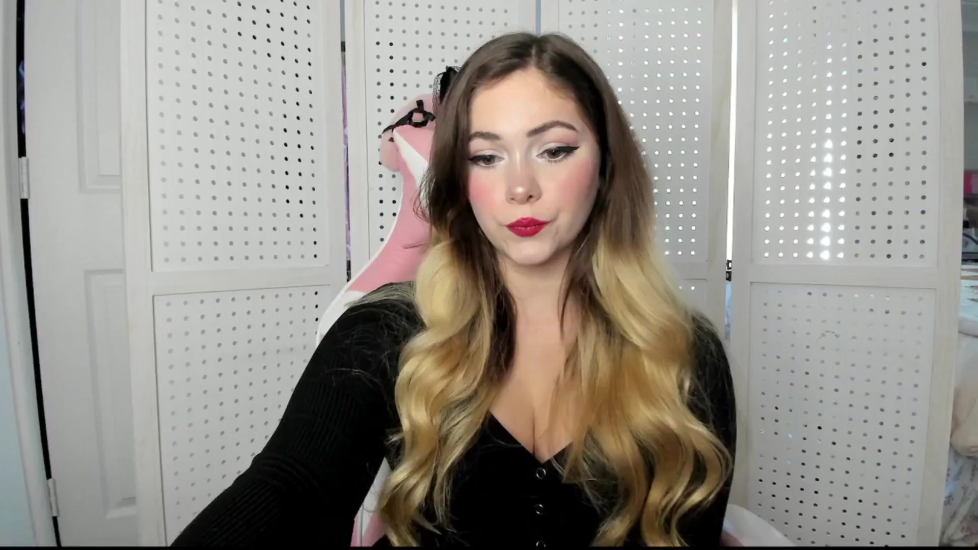 Gallery image thumbnail from lolypopbubble's myfreecams stream on, 11/04/2025, 21:56 image 2 of 20