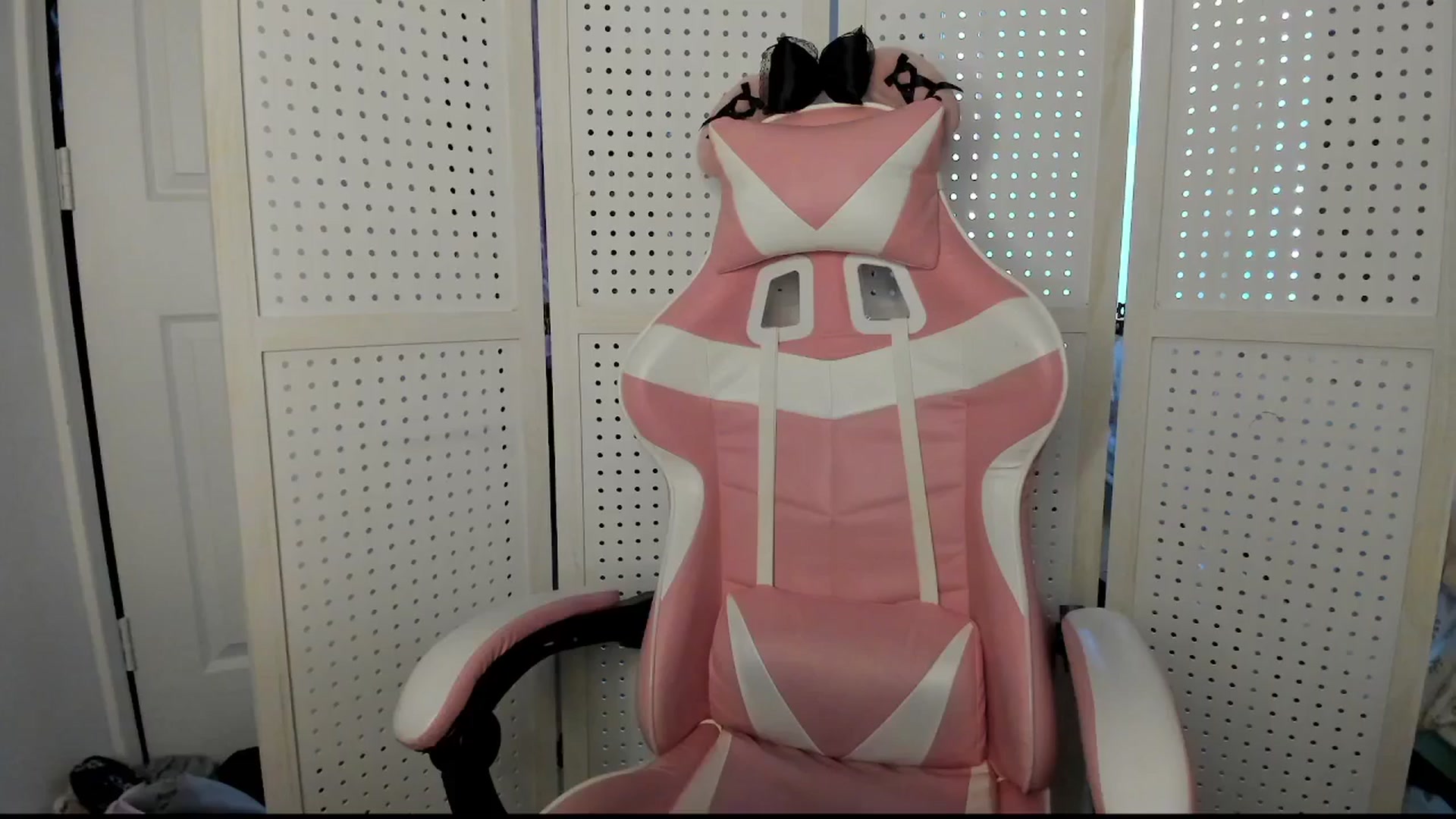 Gallery image thumbnail from lolypopbubble's myfreecams stream on, 11/04/2025, 21:56 image 14 of 20