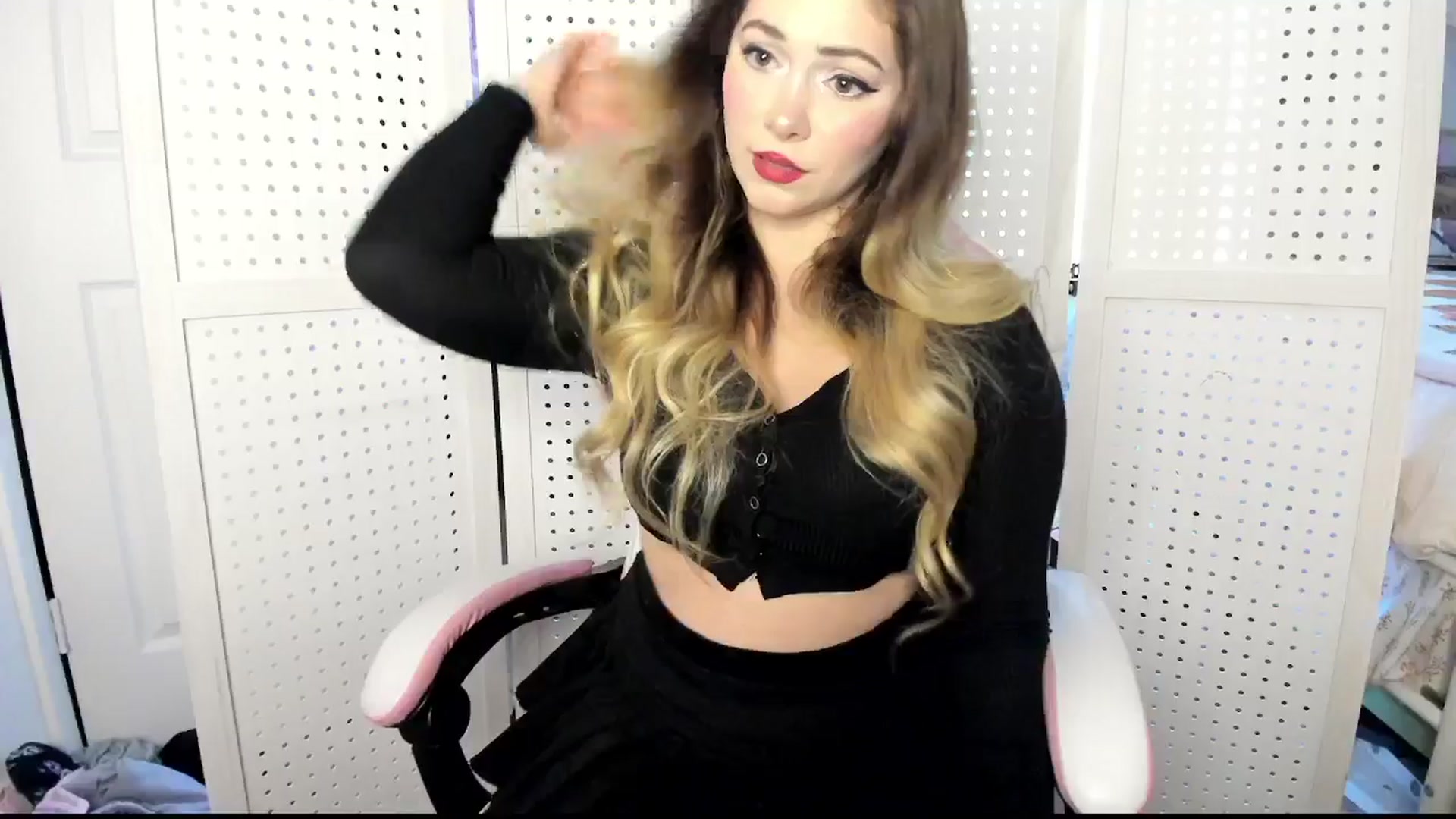 Gallery image thumbnail from lolypopbubble's myfreecams stream on, 11/04/2025, 21:56 image 6 of 20