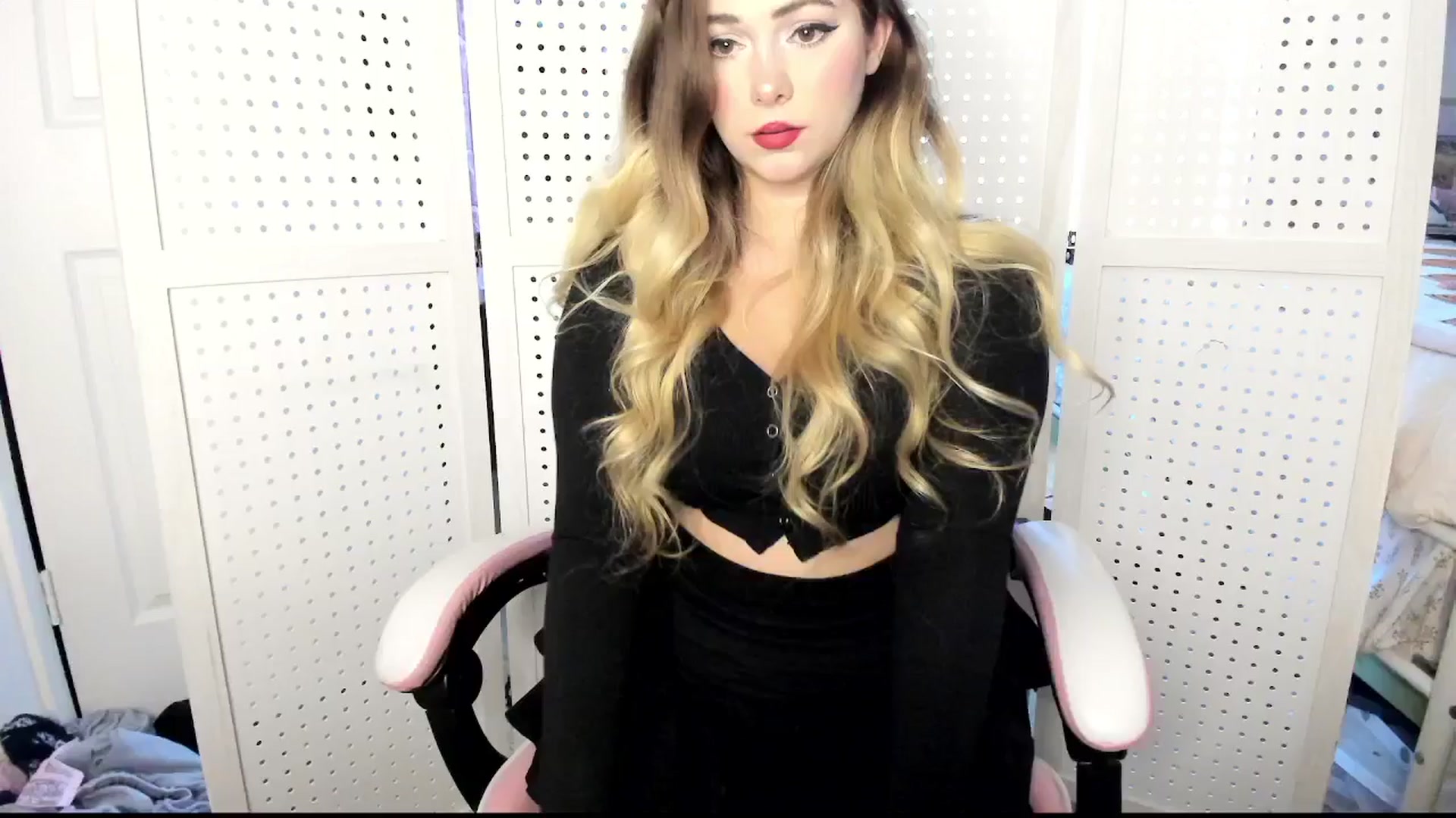 Gallery image thumbnail from lolypopbubble's myfreecams stream on, 11/04/2025, 21:56 image 8 of 20