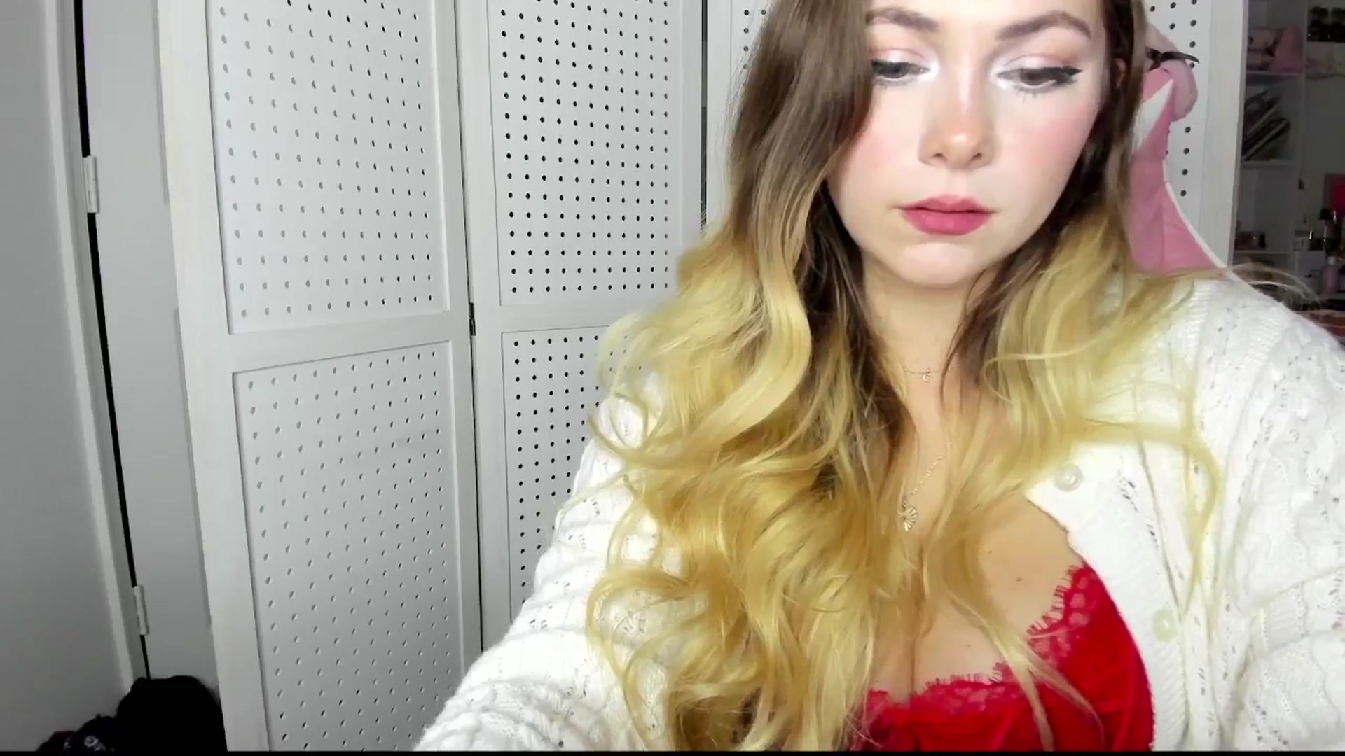 Gallery image thumbnail from lolypopbubble's myfreecams stream on, 11/05/2025, 22:39 image 6 of 20