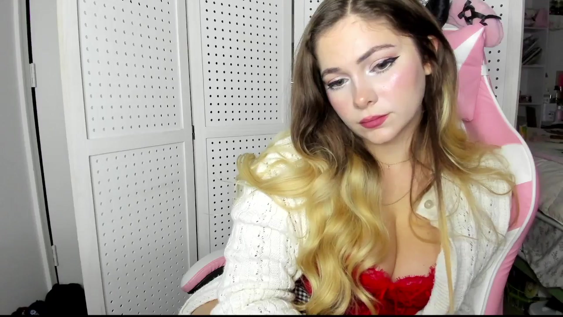 Gallery image thumbnail from lolypopbubble's myfreecams stream on, 11/05/2025, 22:39 image 18 of 20