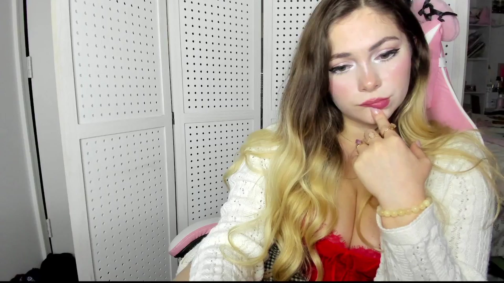Gallery image thumbnail from lolypopbubble's myfreecams stream on, 11/05/2025, 22:39 image 17 of 20