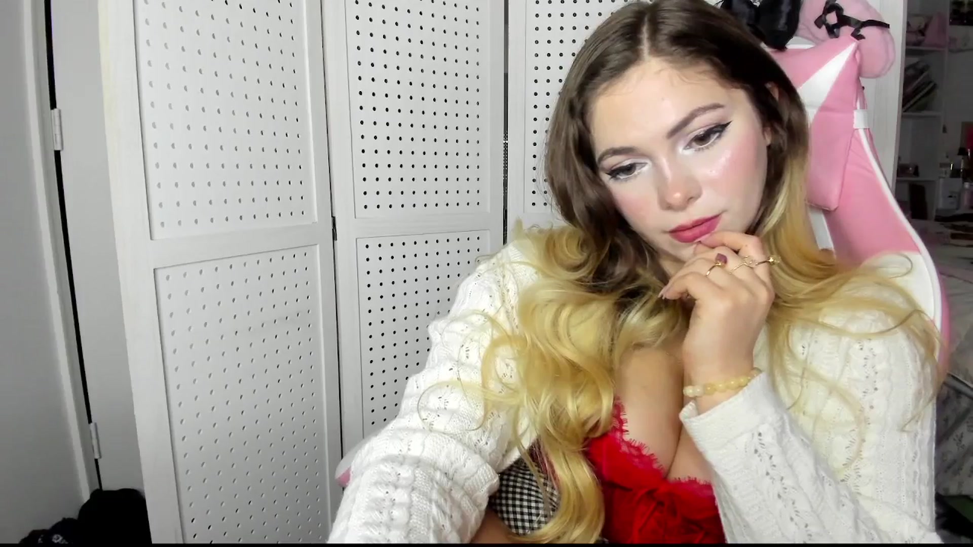 Gallery image thumbnail from lolypopbubble's myfreecams stream on, 11/05/2025, 22:39 image 16 of 20