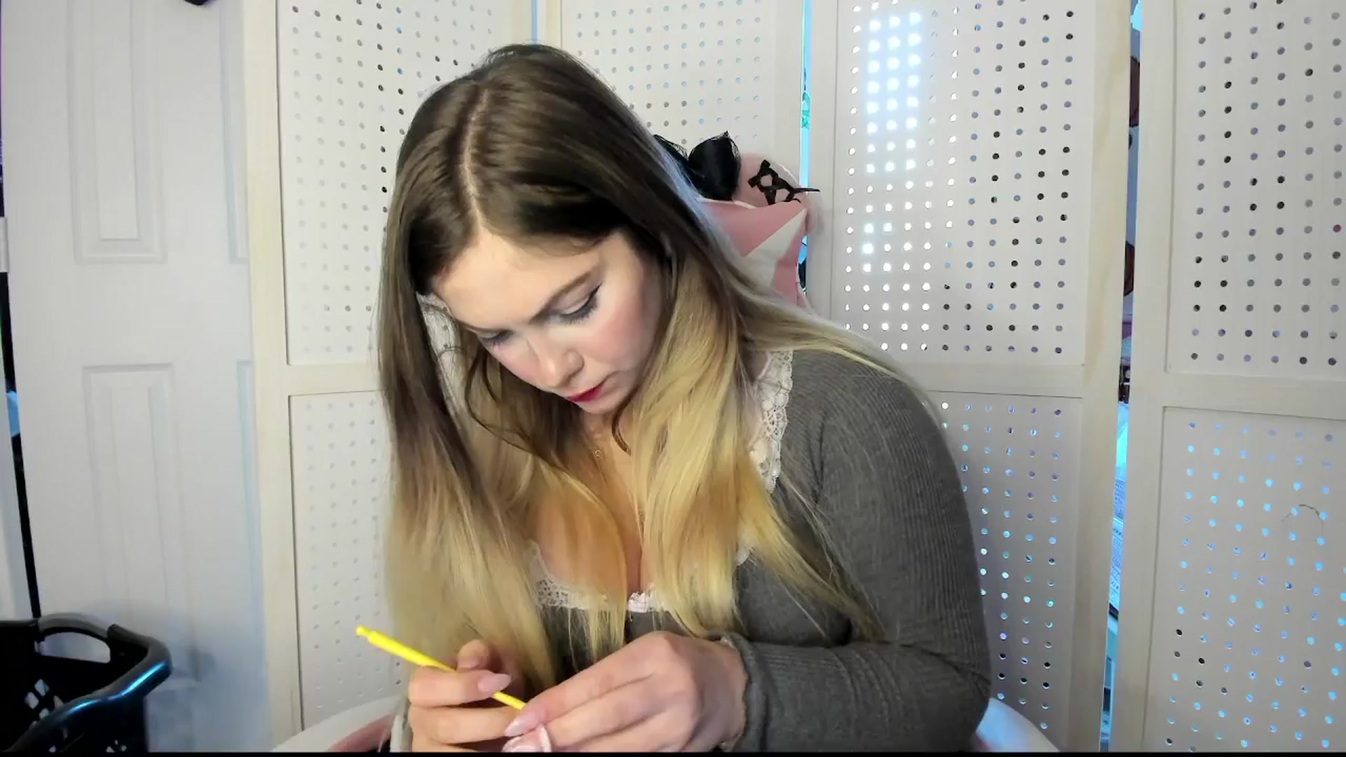 Gallery image thumbnail from lolypopbubble's myfreecams stream on, 11/12/2025, 22:19 image 6 of 20