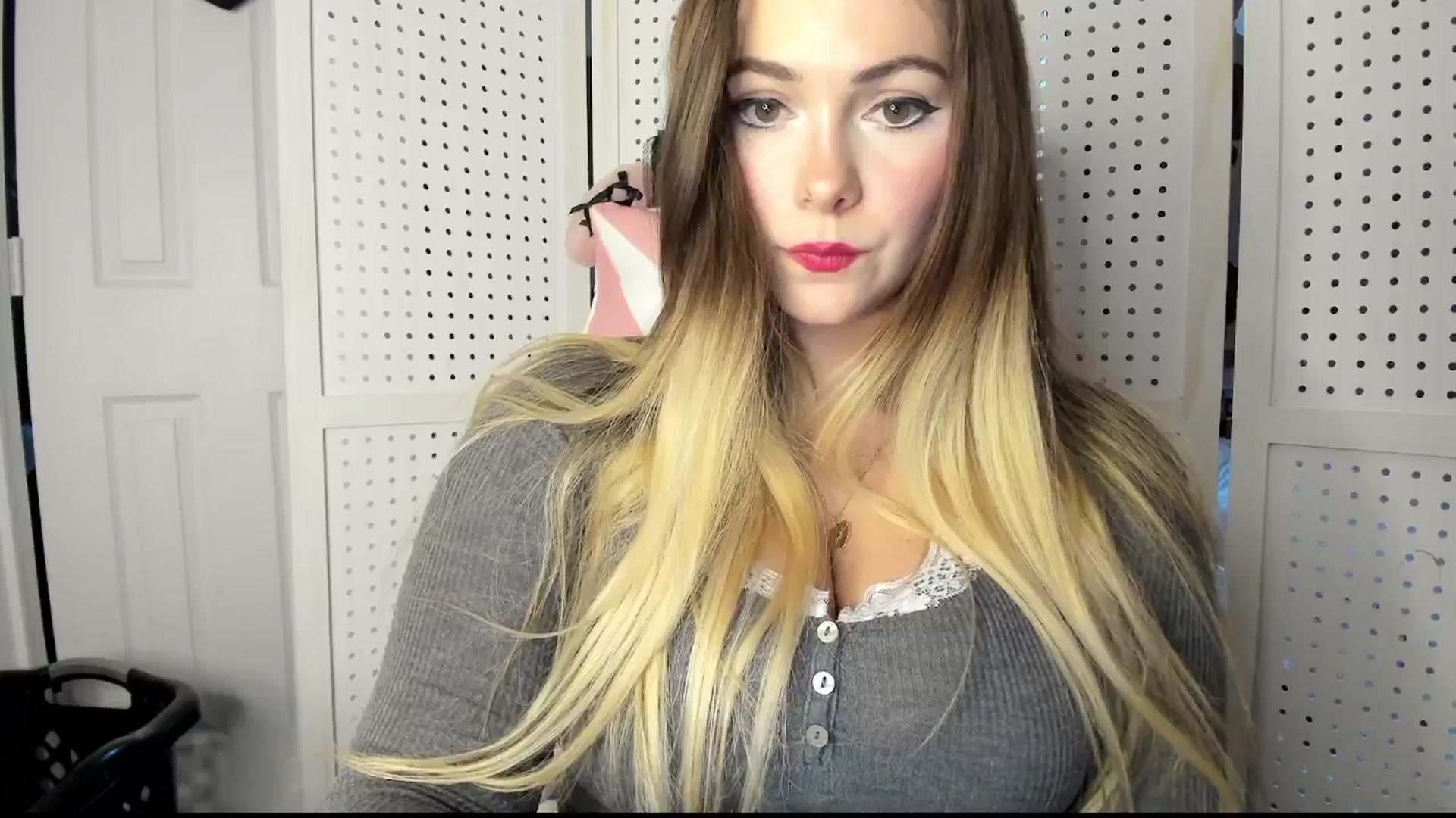 Gallery image thumbnail from lolypopbubble's myfreecams stream on, 11/12/2025, 22:19 image 17 of 20