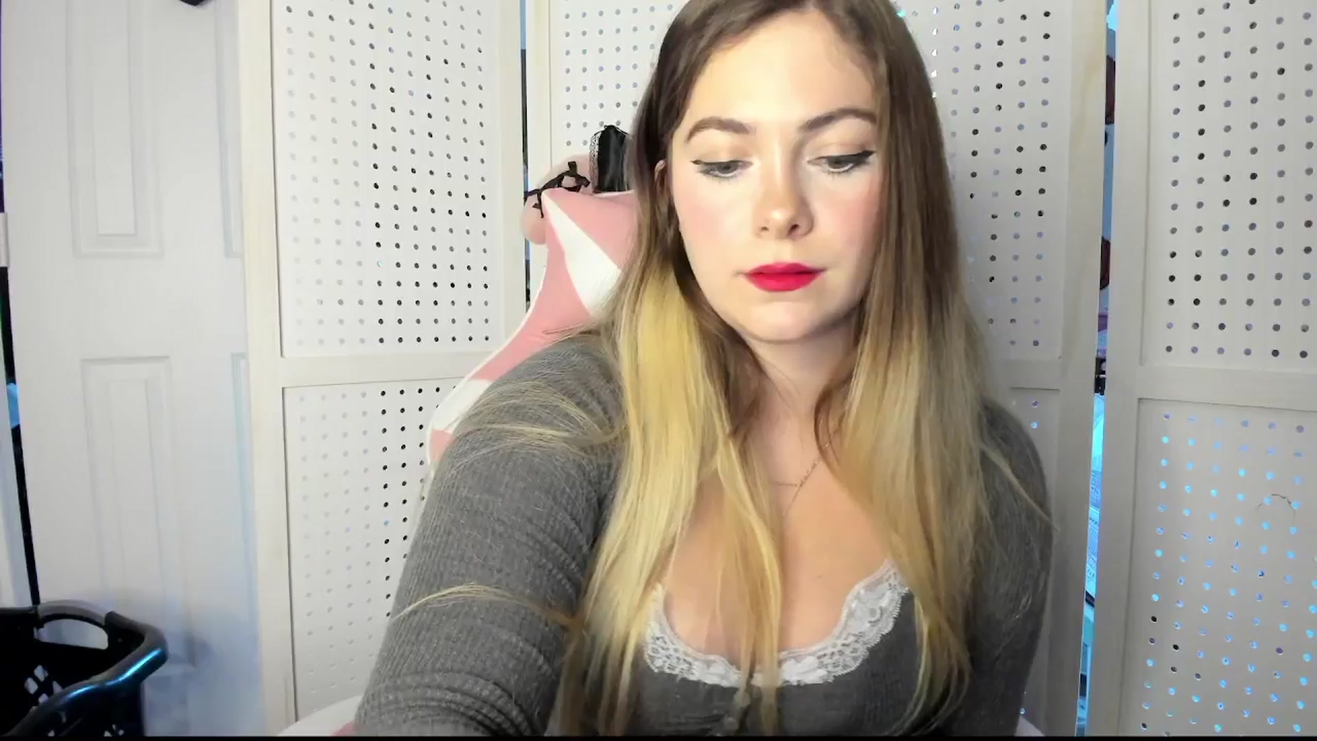 Gallery image thumbnail from lolypopbubble's myfreecams stream on, 11/12/2025, 22:19 image 8 of 20