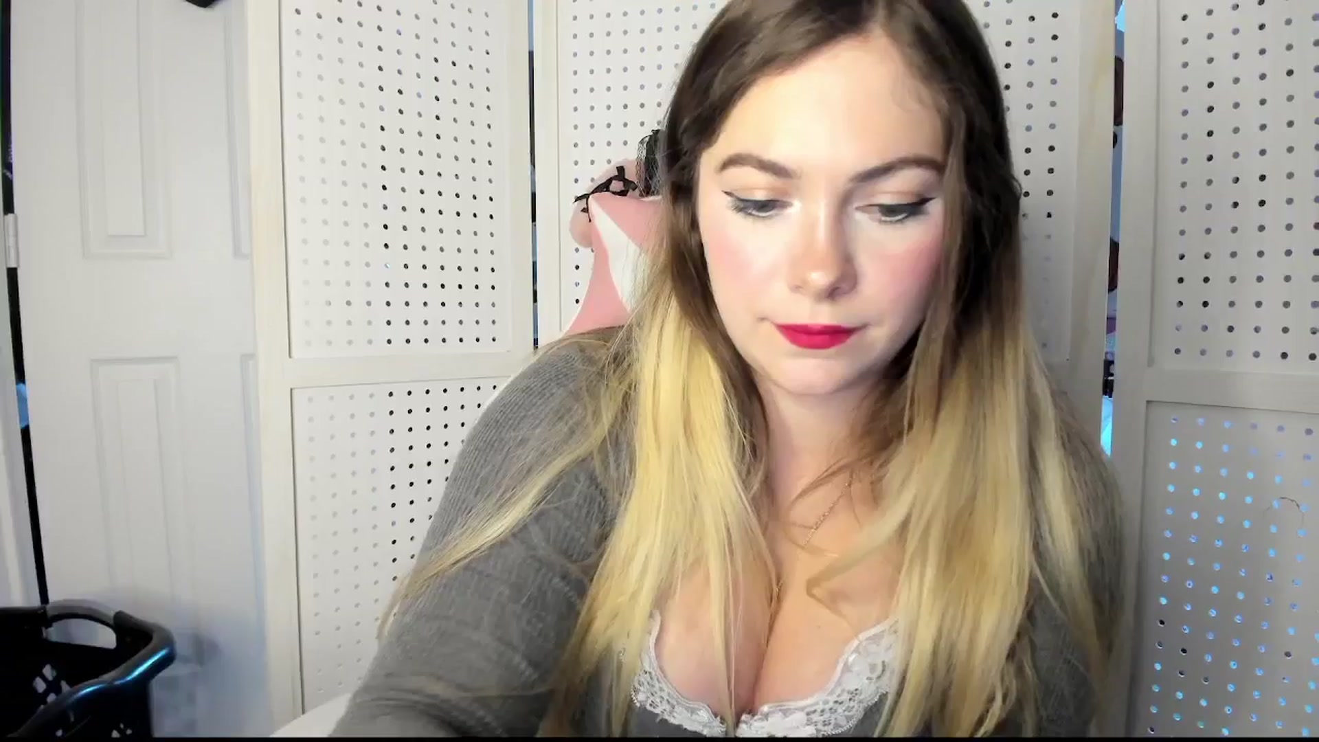Gallery image thumbnail from lolypopbubble's myfreecams stream on, 11/12/2025, 22:19 image 11 of 20