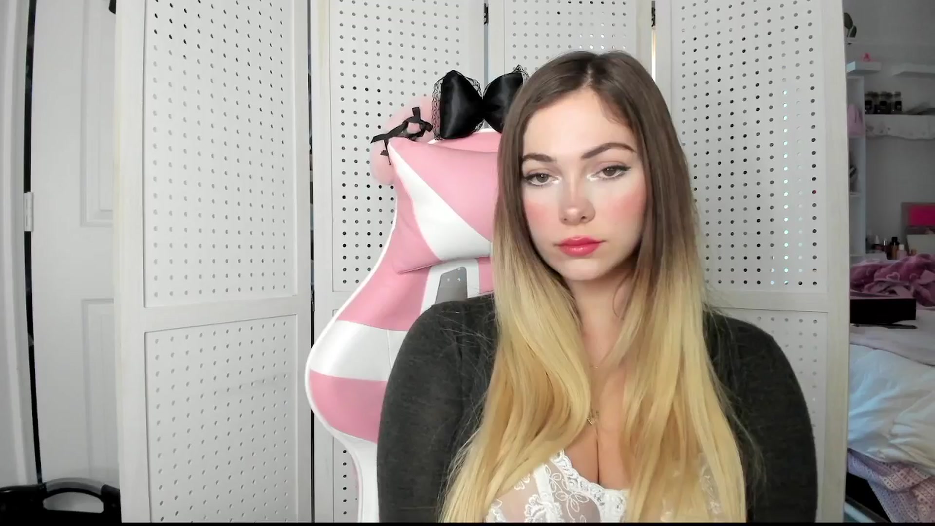 Gallery image thumbnail from lolypopbubble's myfreecams stream on, 11/13/2025, 18:11 image 4 of 20