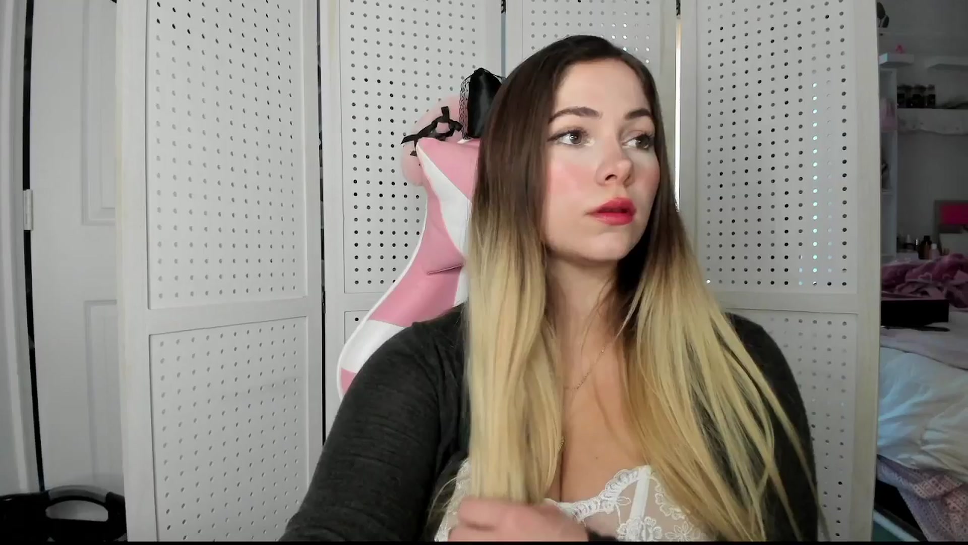 Gallery image thumbnail from lolypopbubble's myfreecams stream on, 11/13/2025, 18:11 image 3 of 20