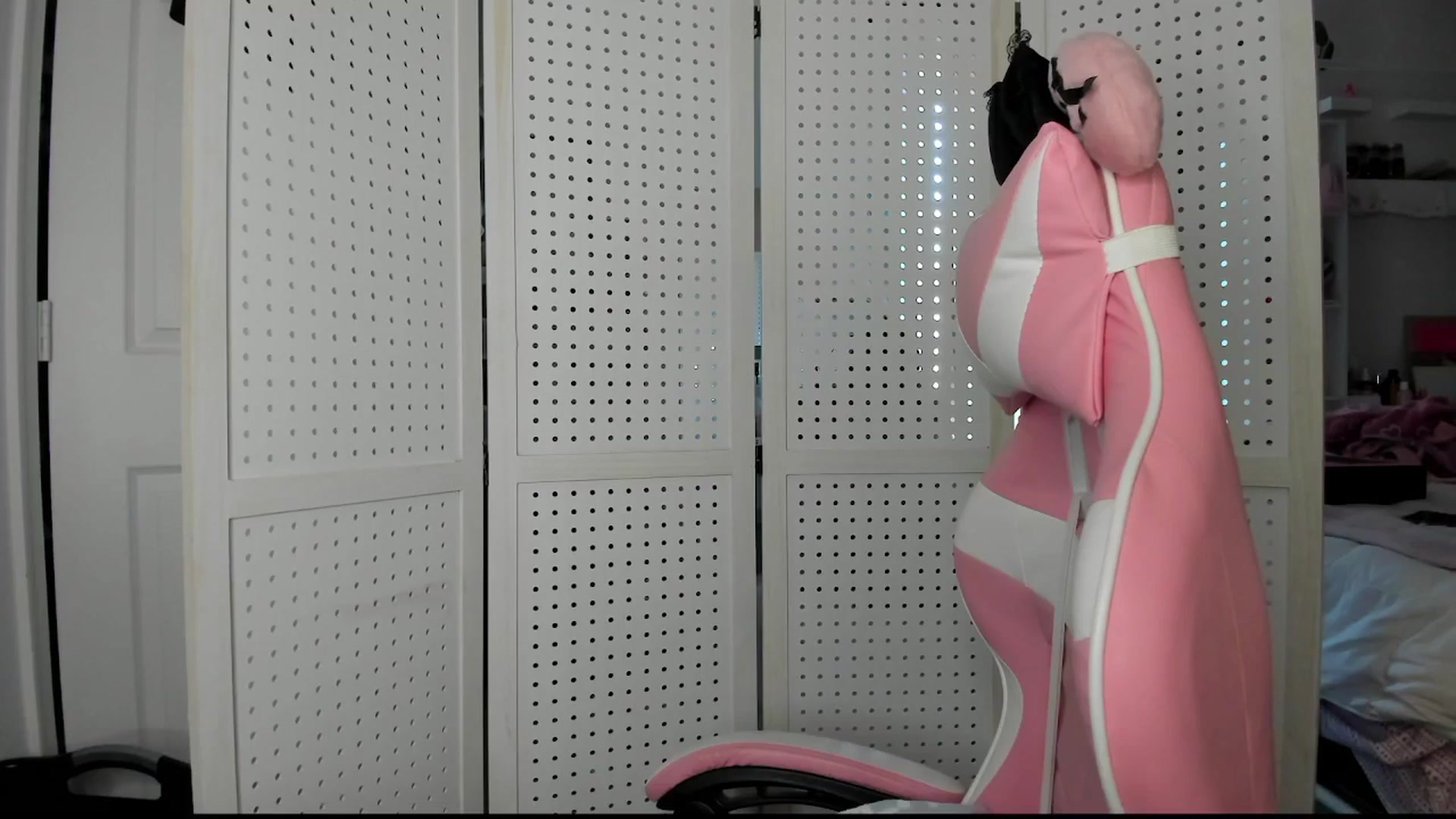 Gallery image thumbnail from lolypopbubble's myfreecams stream on, 11/13/2025, 18:11 image 13 of 20