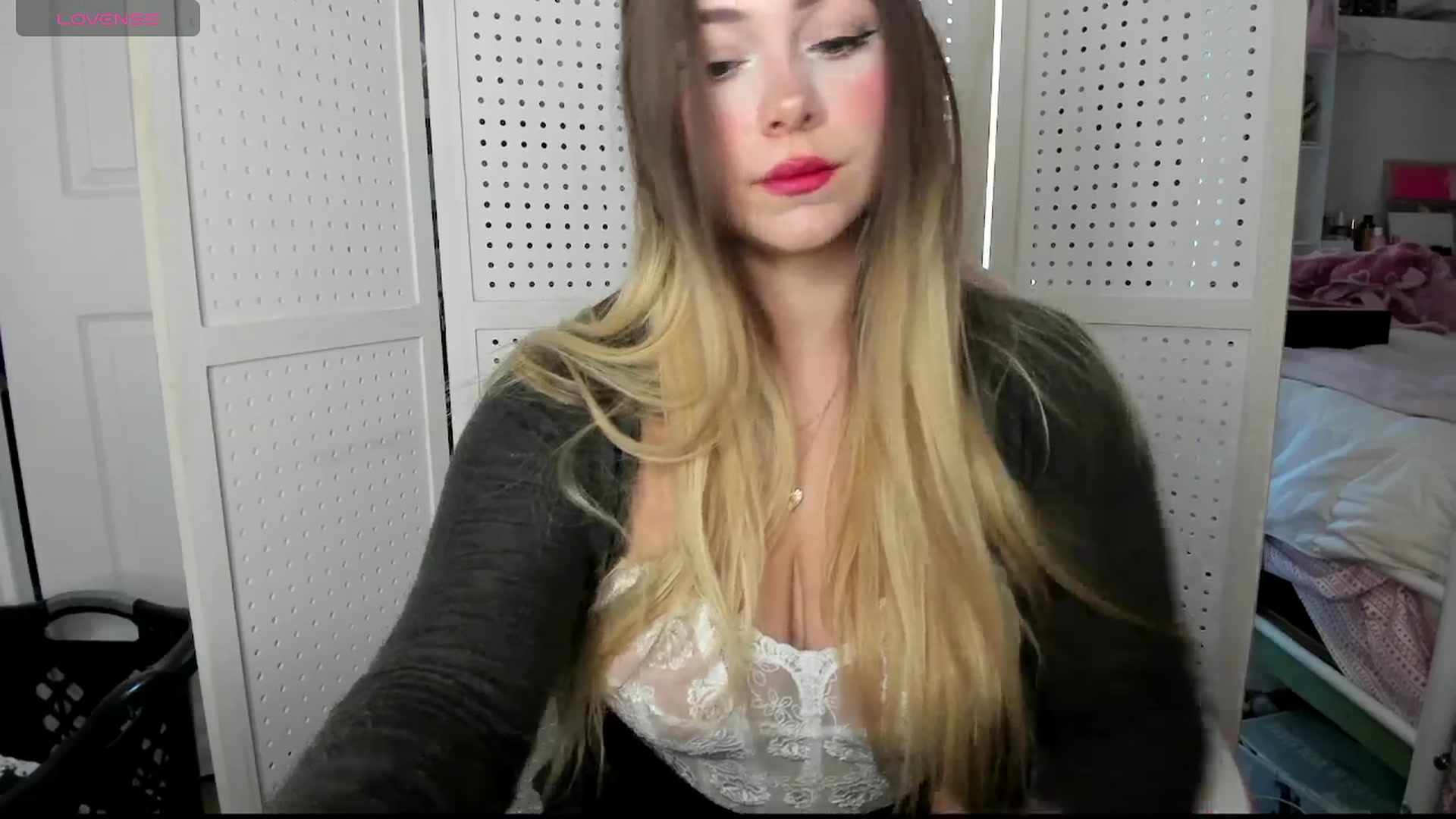 Gallery image thumbnail from lolypopbubble's myfreecams stream on, 11/13/2025, 19:35 image 10 of 20