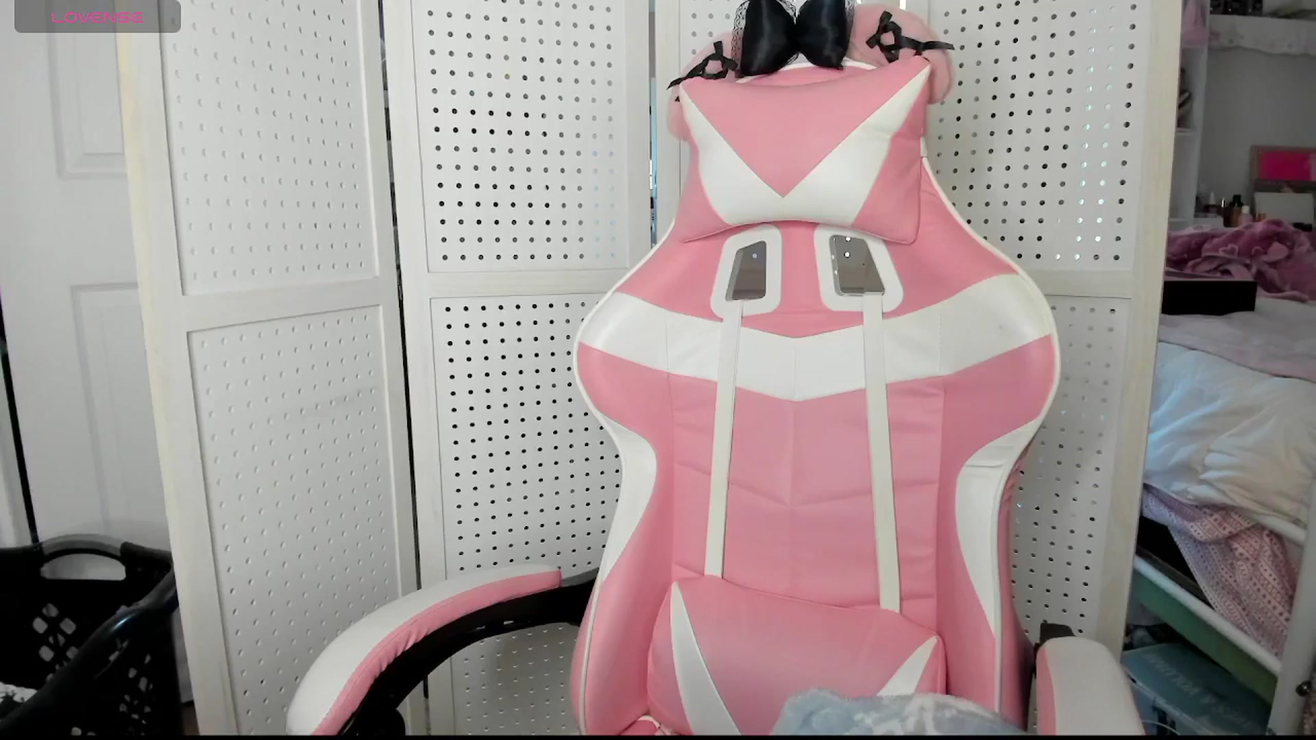 Gallery image thumbnail from lolypopbubble's myfreecams stream on, 11/13/2025, 19:35 image 16 of 20