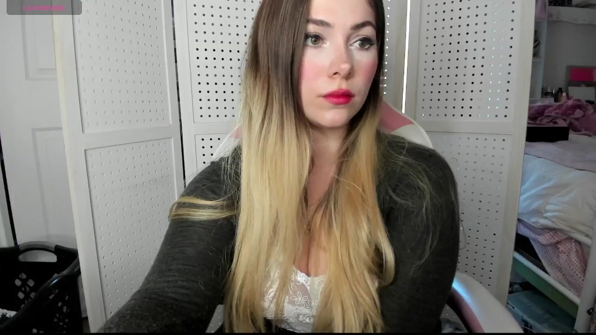Gallery image thumbnail from lolypopbubble's myfreecams stream on, 11/13/2025, 19:35 image 12 of 20