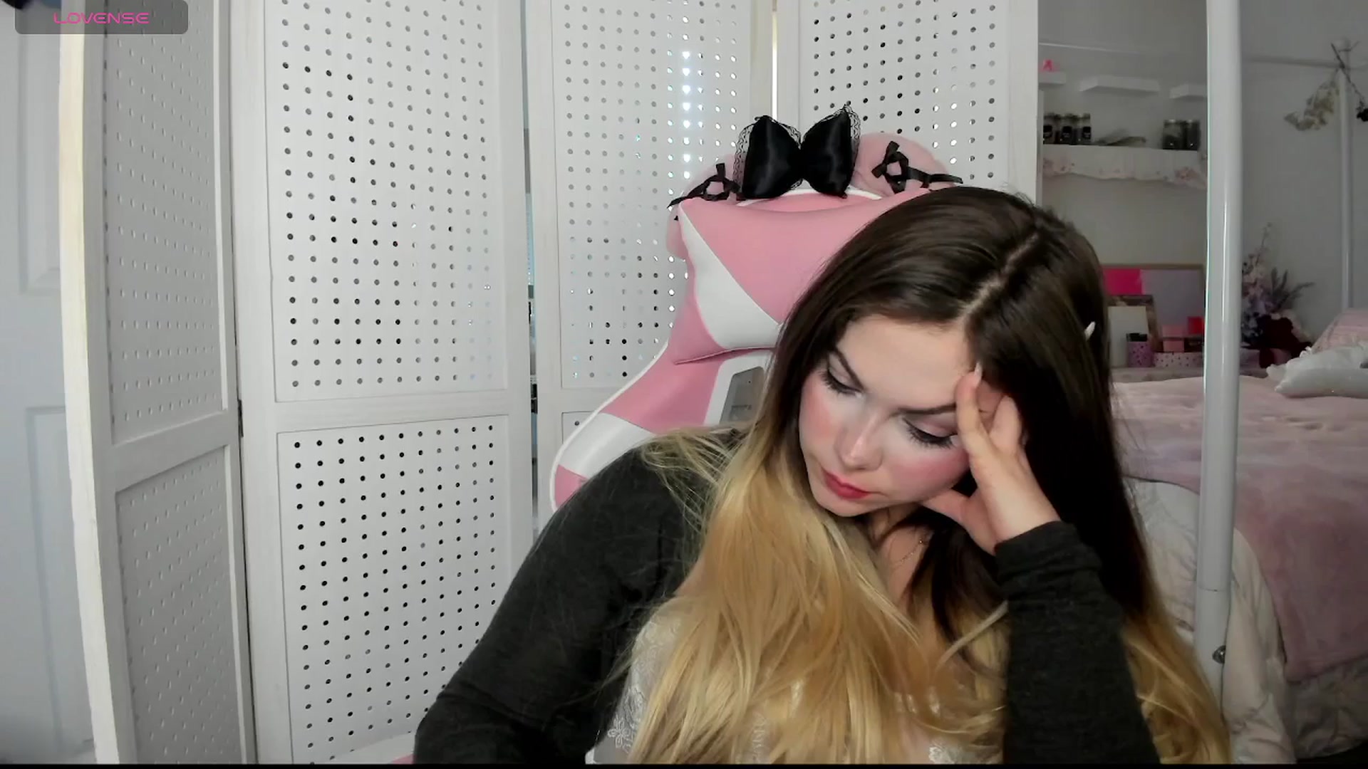 Gallery image thumbnail from lolypopbubble's myfreecams stream on, 11/13/2025, 20:33 image 17 of 20