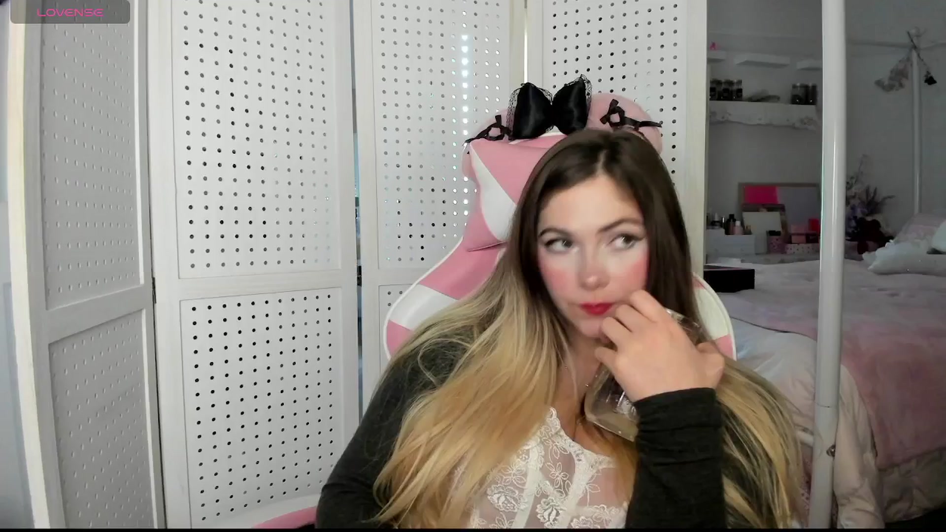 Gallery image thumbnail from lolypopbubble's myfreecams stream on, 11/13/2025, 20:33 image 7 of 20