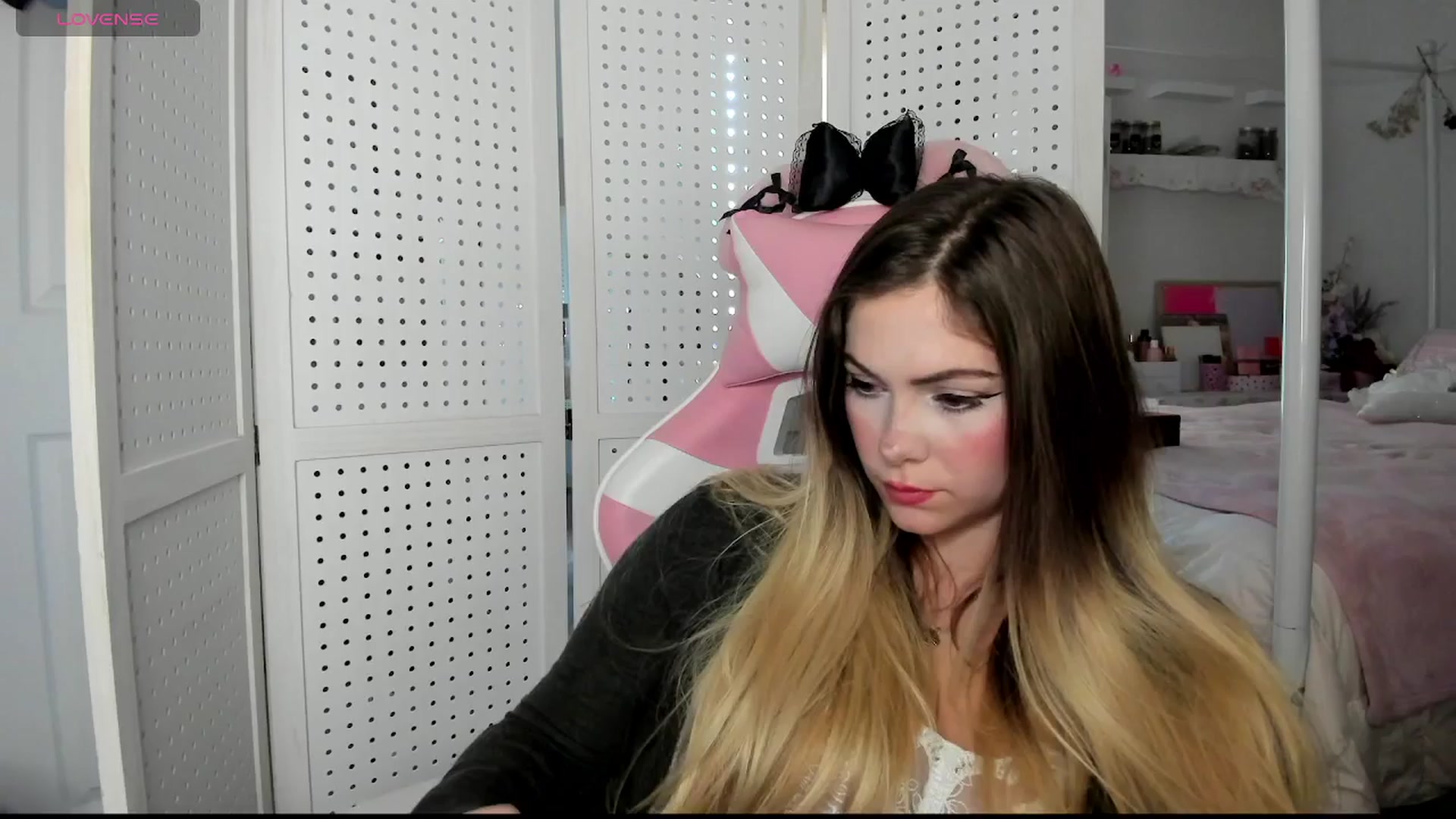 Gallery image thumbnail from lolypopbubble's myfreecams stream on, 11/13/2025, 20:33 image 13 of 20
