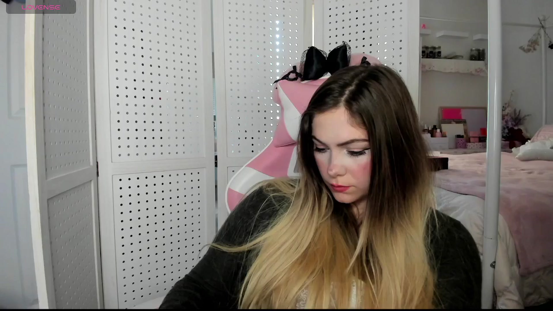 Gallery image thumbnail from lolypopbubble's myfreecams stream on, 11/13/2025, 20:33 image 12 of 20