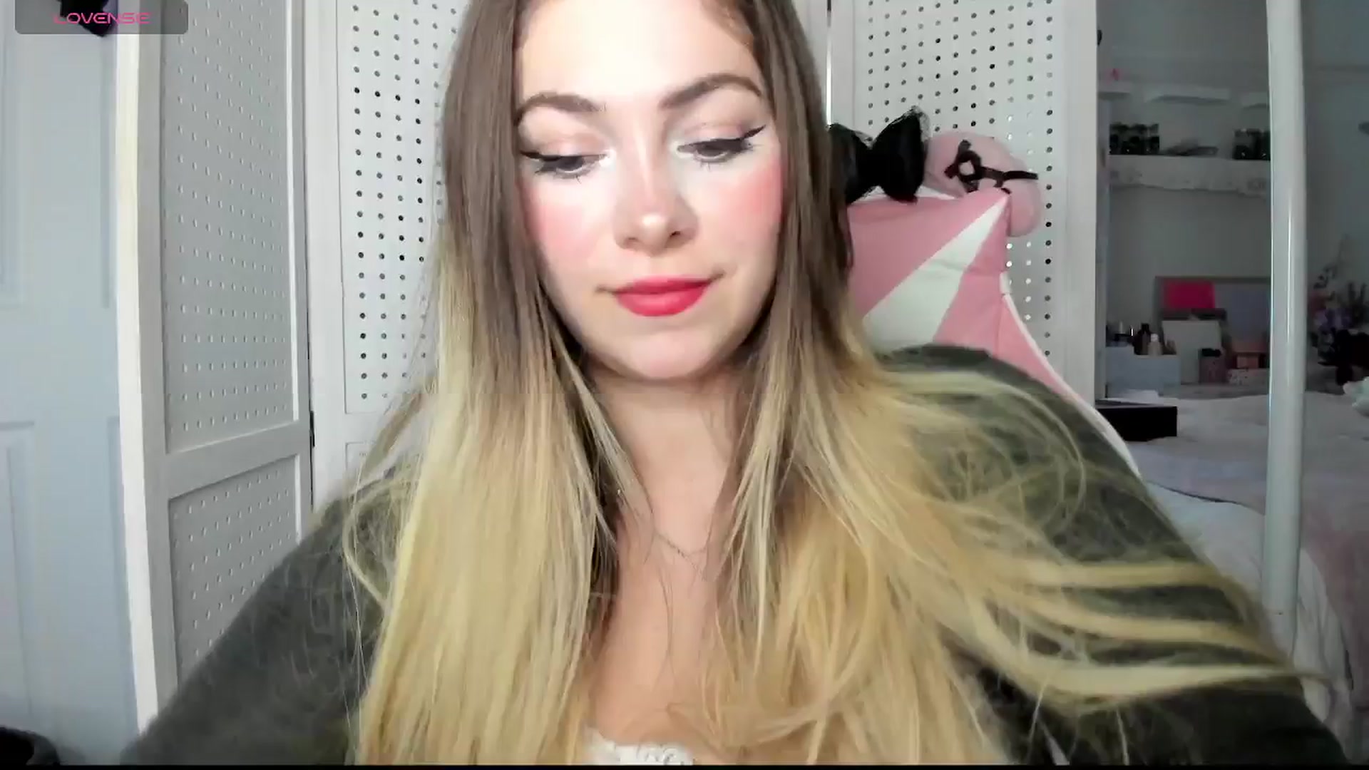 Gallery image thumbnail from lolypopbubble's myfreecams stream on, 11/13/2025, 20:33 image 4 of 20