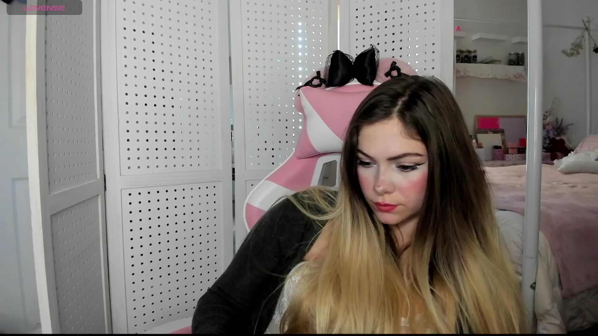 Gallery image thumbnail from lolypopbubble's myfreecams stream on, 11/13/2025, 20:33 image 15 of 20