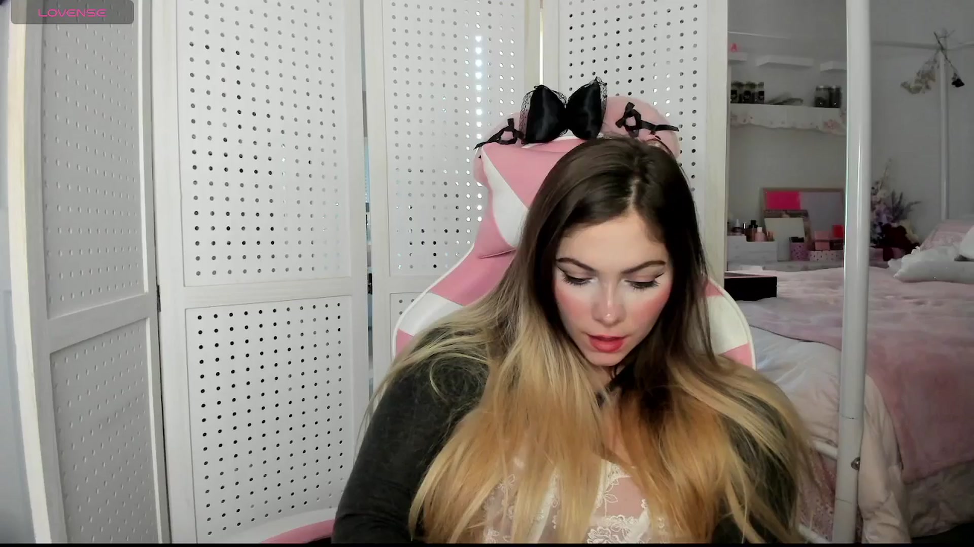 Gallery image thumbnail from lolypopbubble's myfreecams stream on, 11/13/2025, 20:33 image 8 of 20