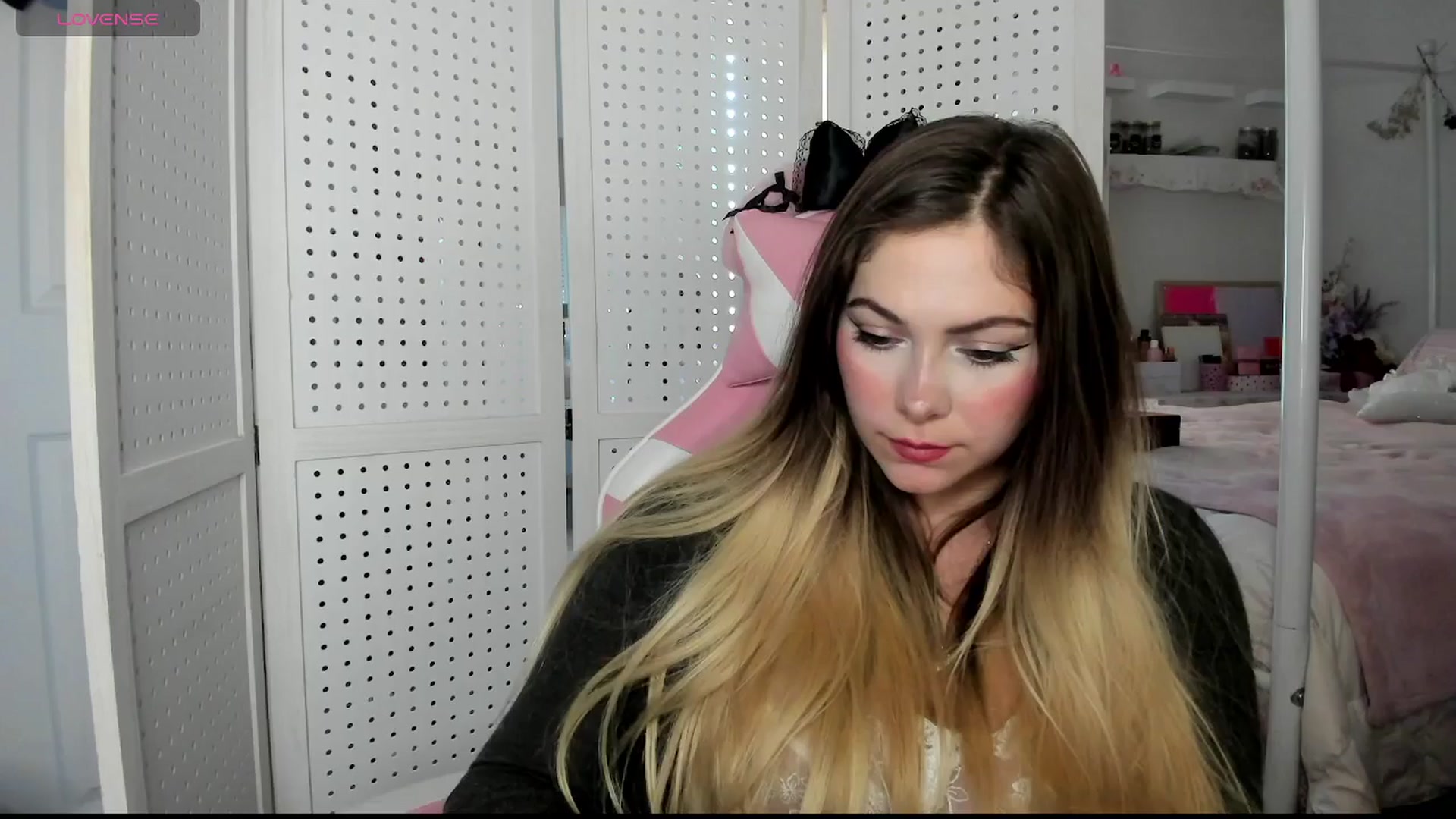 Gallery image thumbnail from lolypopbubble's myfreecams stream on, 11/13/2025, 20:33 image 10 of 20