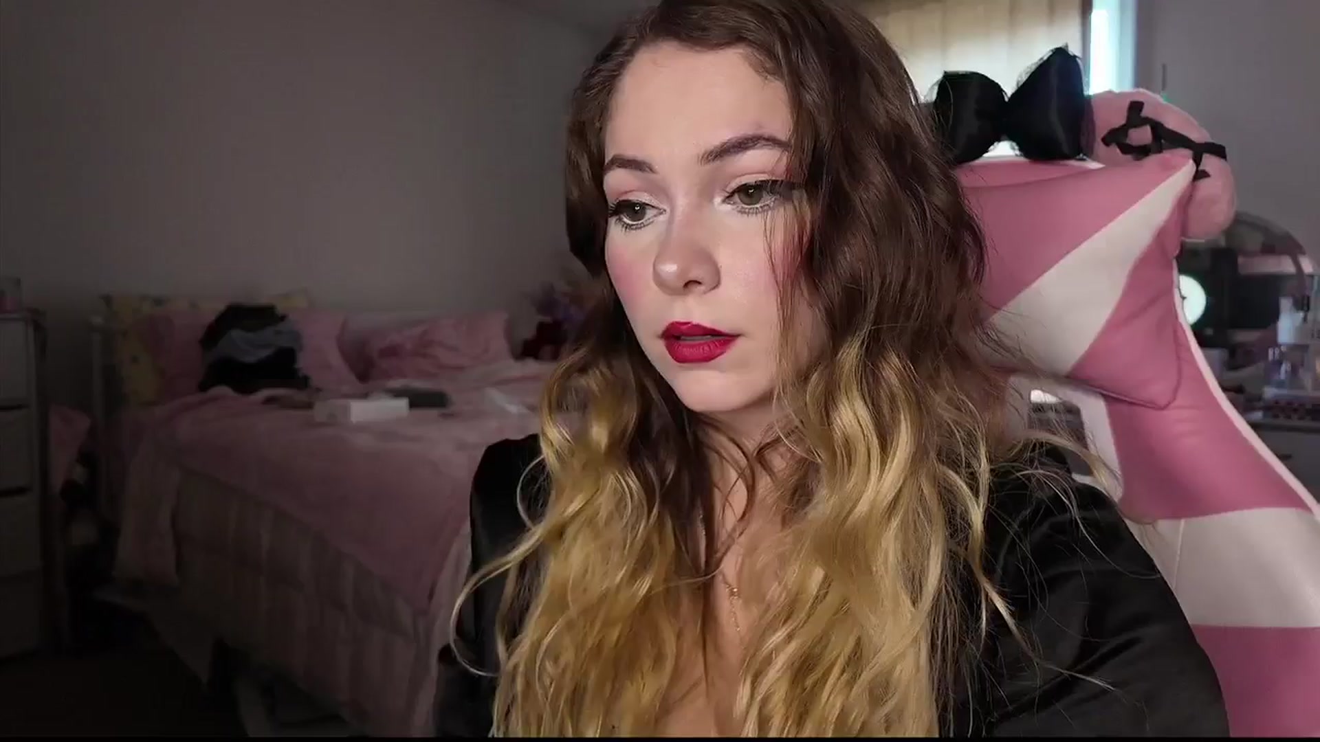 Gallery image thumbnail from lolypopbubble's myfreecams stream on, 11/26/2025, 17:35 image 14 of 20