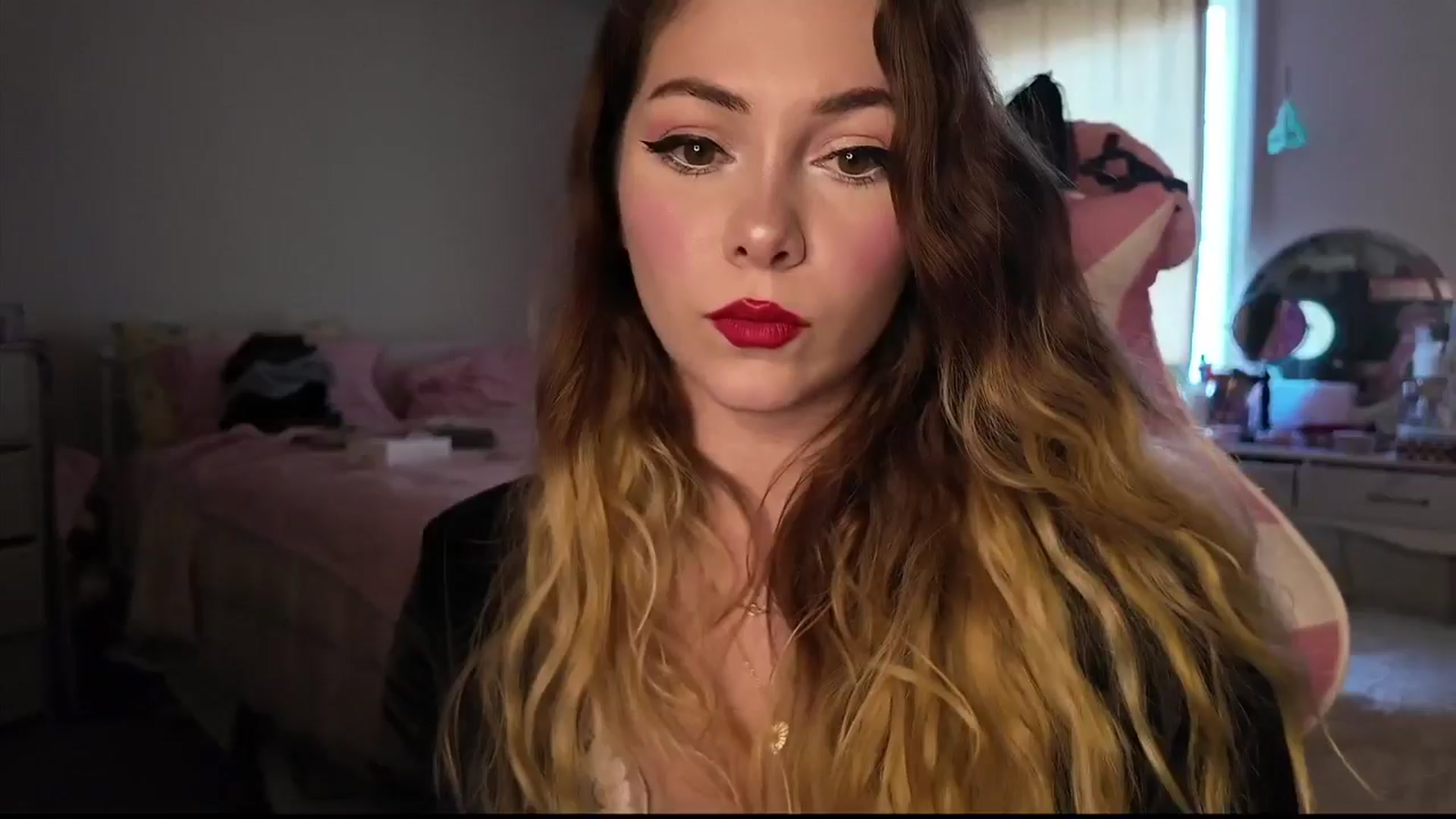 Gallery image thumbnail from lolypopbubble's myfreecams stream on, 11/26/2025, 17:35 image 7 of 20