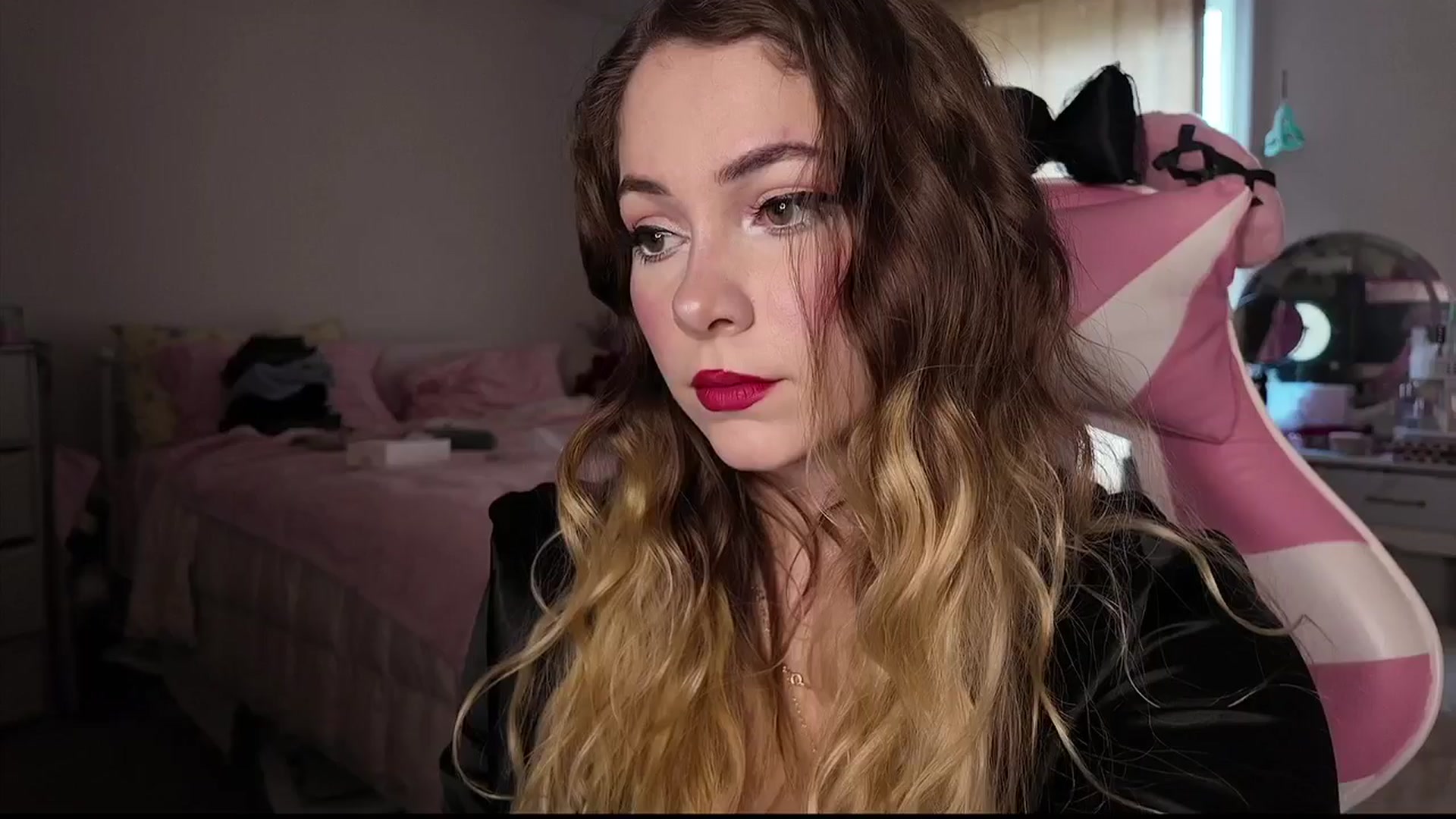Gallery image thumbnail from lolypopbubble's myfreecams stream on, 11/26/2025, 17:35 image 15 of 20