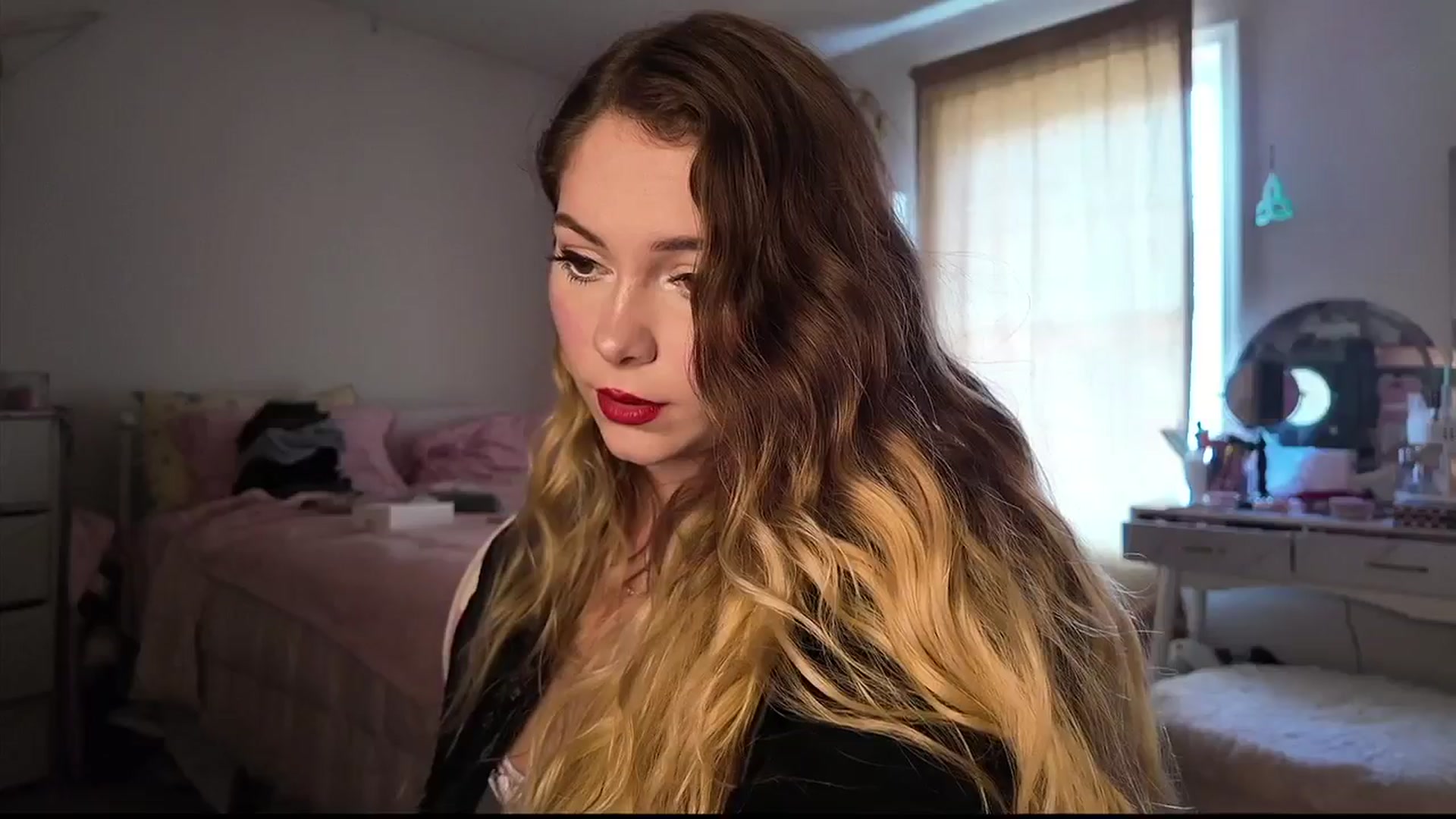 Gallery image thumbnail from lolypopbubble's myfreecams stream on, 11/26/2025, 17:35 image 4 of 20