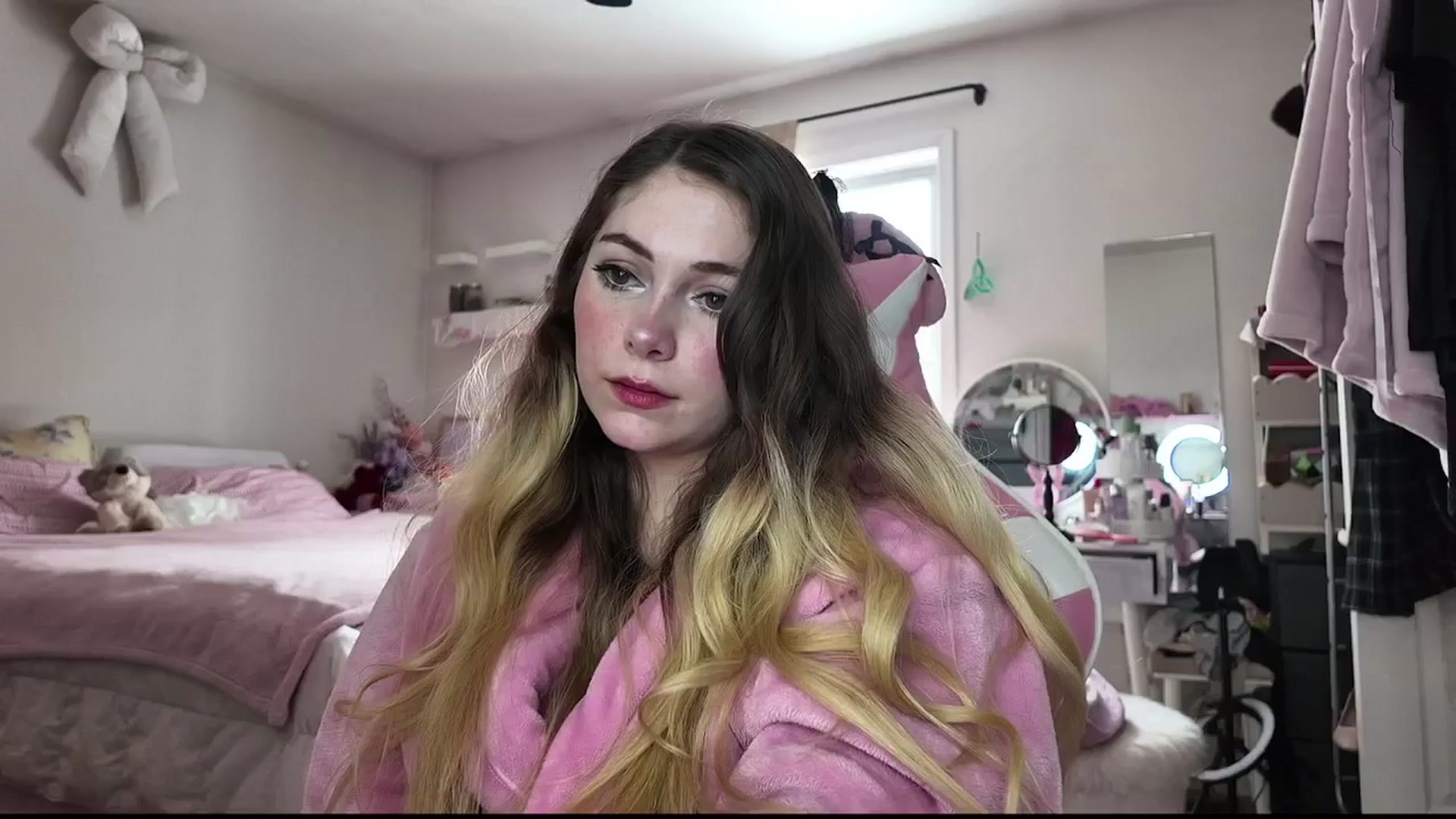 Gallery image thumbnail from lolypopbubble's myfreecams stream on, 12/05/2025, 21:07 image 1 of 20
