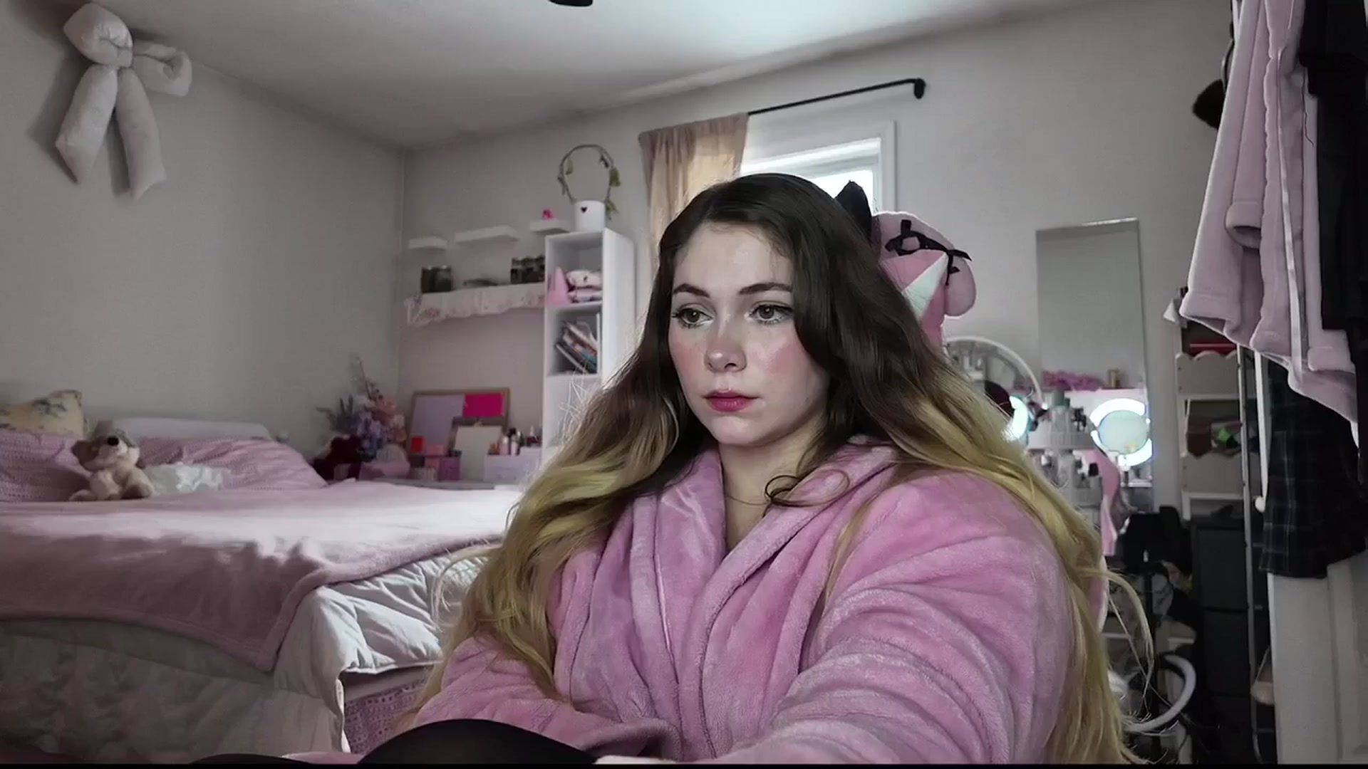 Gallery image thumbnail from lolypopbubble's myfreecams stream on, 12/05/2025, 21:07 image 7 of 20