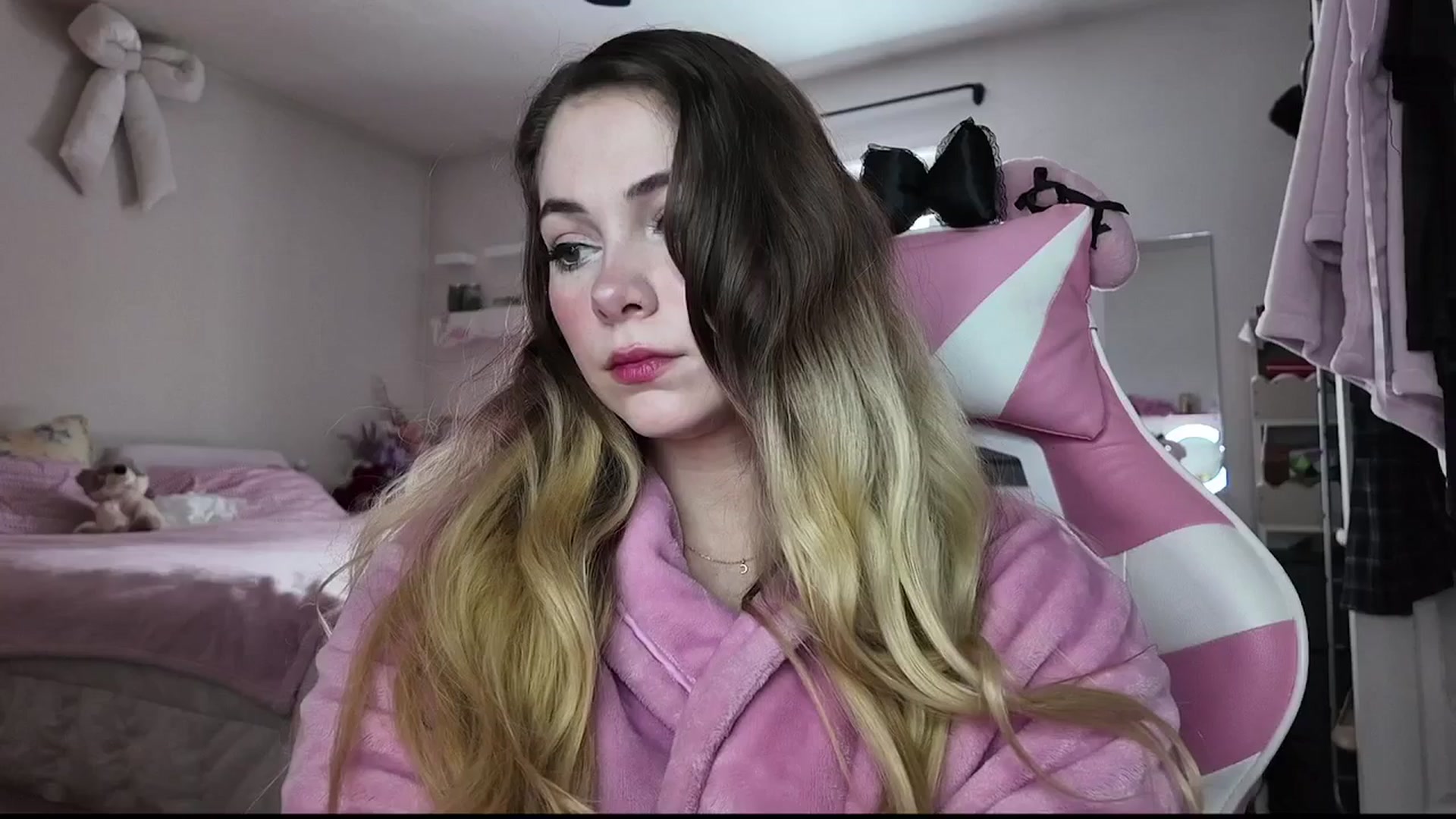 Gallery image thumbnail from lolypopbubble's myfreecams stream on, 12/05/2025, 21:07 image 6 of 20