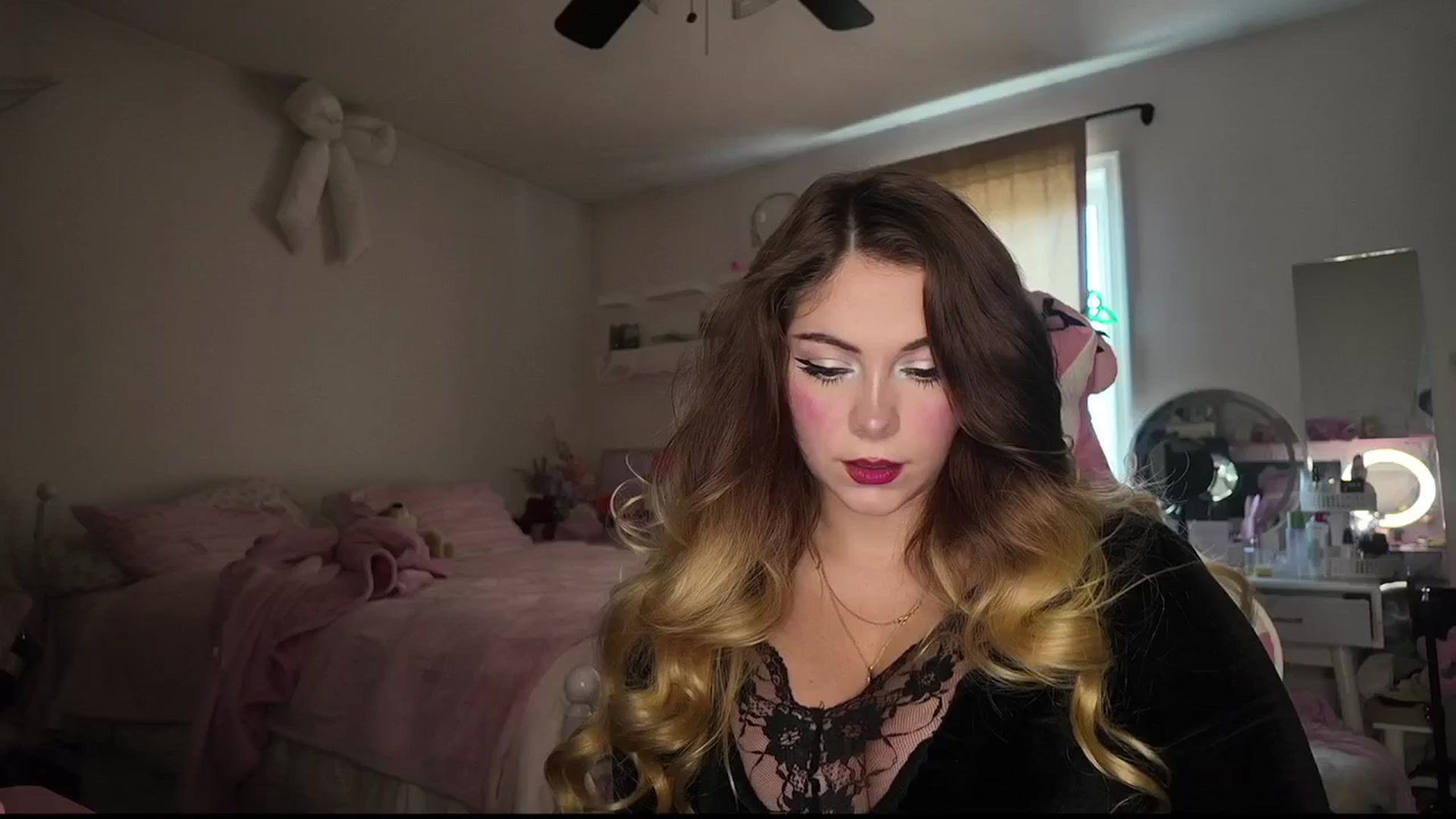 Gallery image thumbnail from lolypopbubble's myfreecams stream on, 12/11/2025, 19:34 image 7 of 20