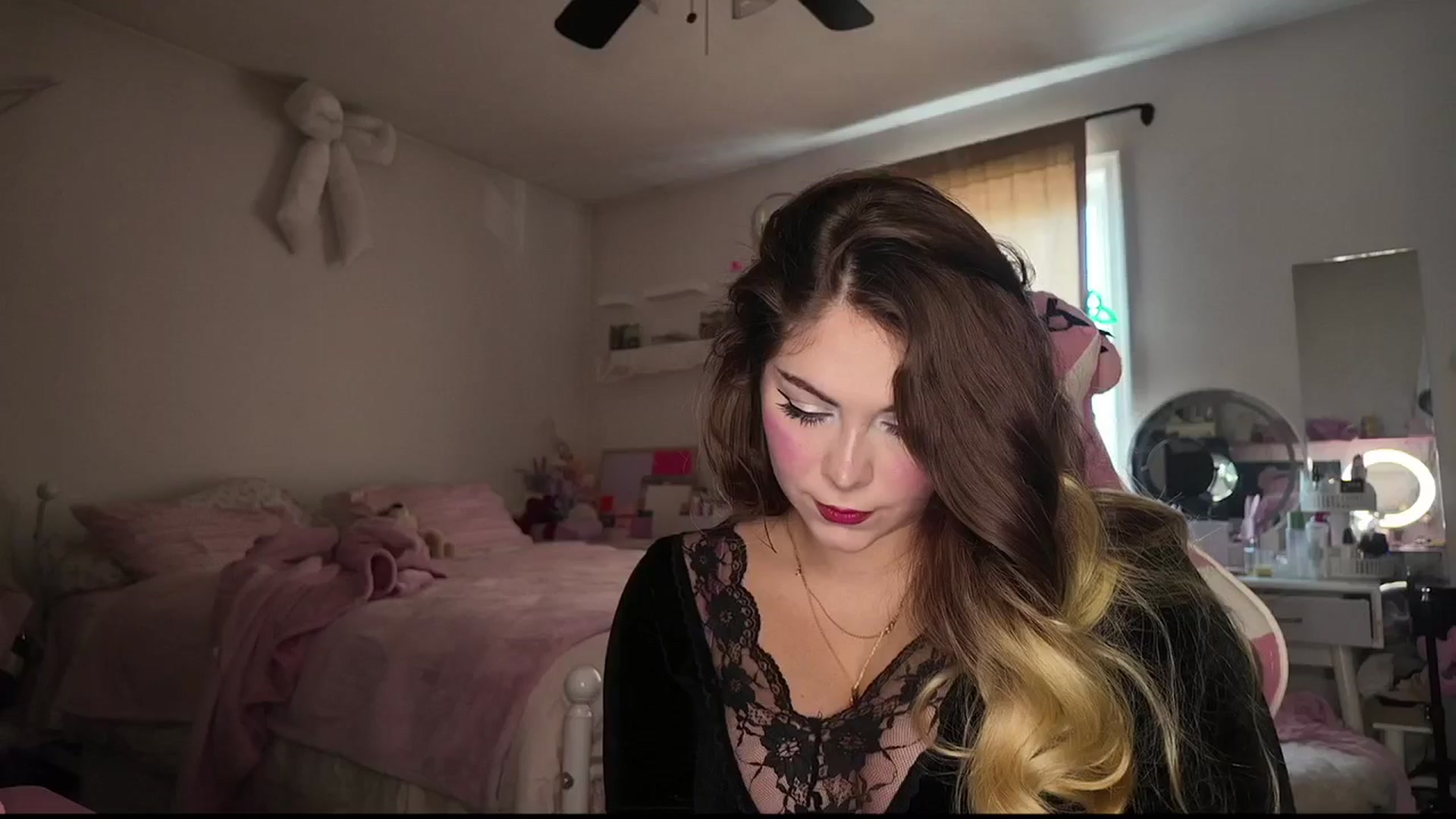 Gallery image thumbnail from lolypopbubble's myfreecams stream on, 12/11/2025, 19:34 image 5 of 20