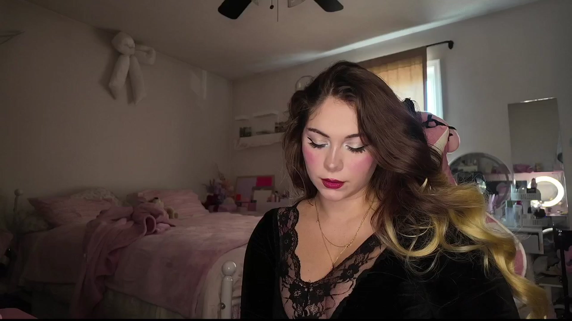 Gallery image thumbnail from lolypopbubble's myfreecams stream on, 12/11/2025, 19:34 image 6 of 20