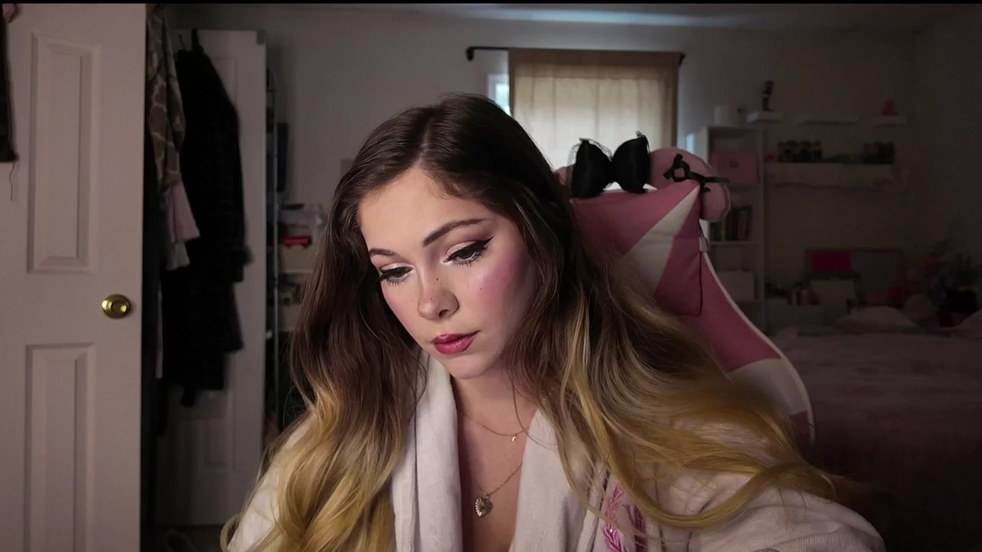 Gallery image thumbnail from lolypopbubble's myfreecams stream on, 12/15/2025, 20:13 image 8 of 20