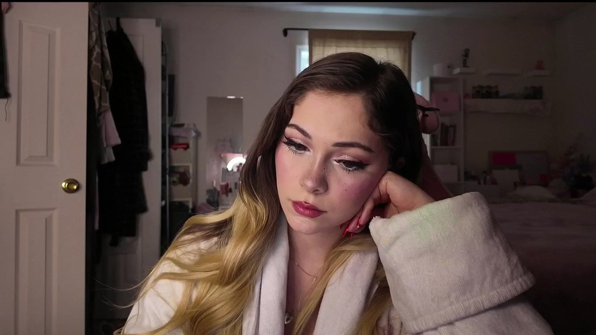 Gallery image thumbnail from lolypopbubble's myfreecams stream on, 12/15/2025, 20:13 image 7 of 20