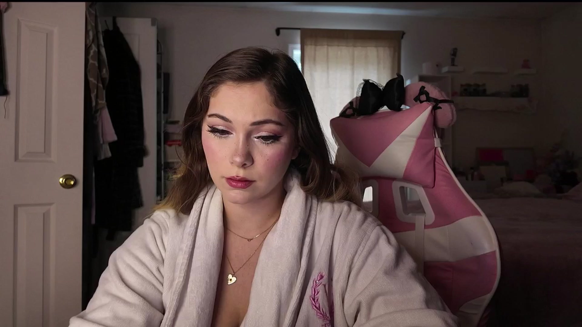 Gallery image thumbnail from lolypopbubble's myfreecams stream on, 12/15/2025, 20:13 image 15 of 20