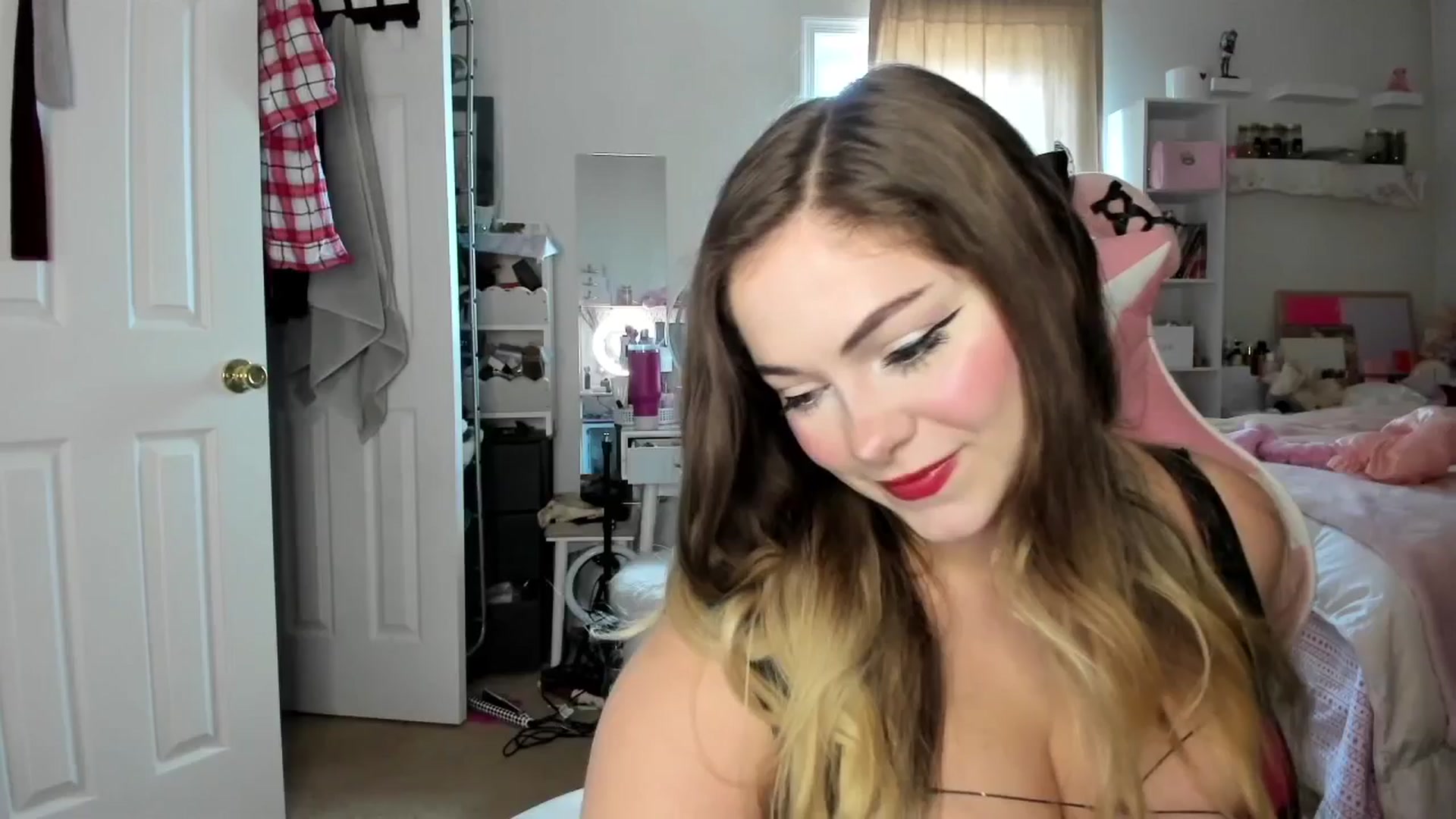 Gallery image thumbnail from lolypopbubble's myfreecams stream on, 12/30/2025, 19:26 image 2 of 20