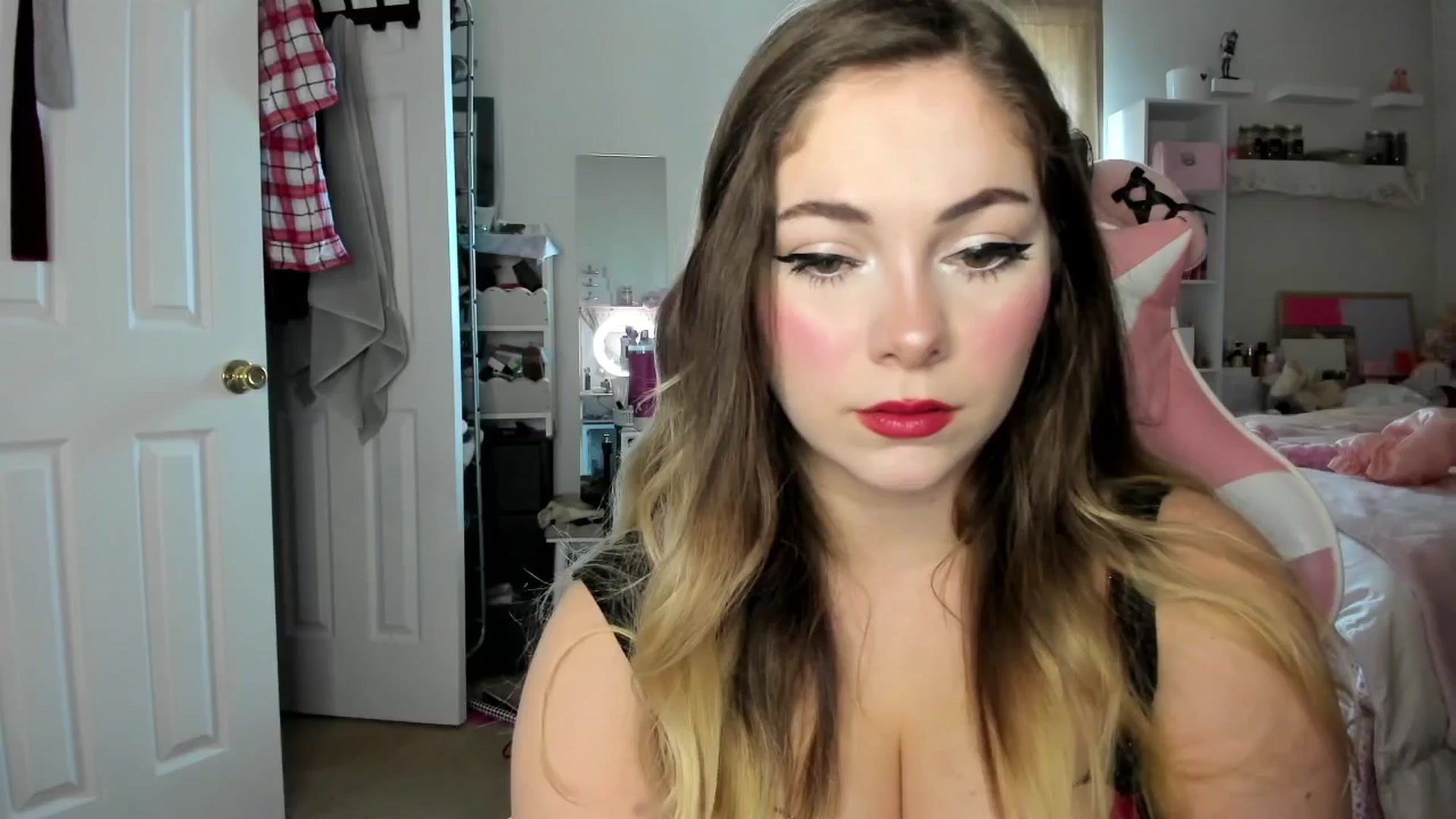 Gallery image thumbnail from lolypopbubble's myfreecams stream on, 12/30/2025, 19:26 image 5 of 20