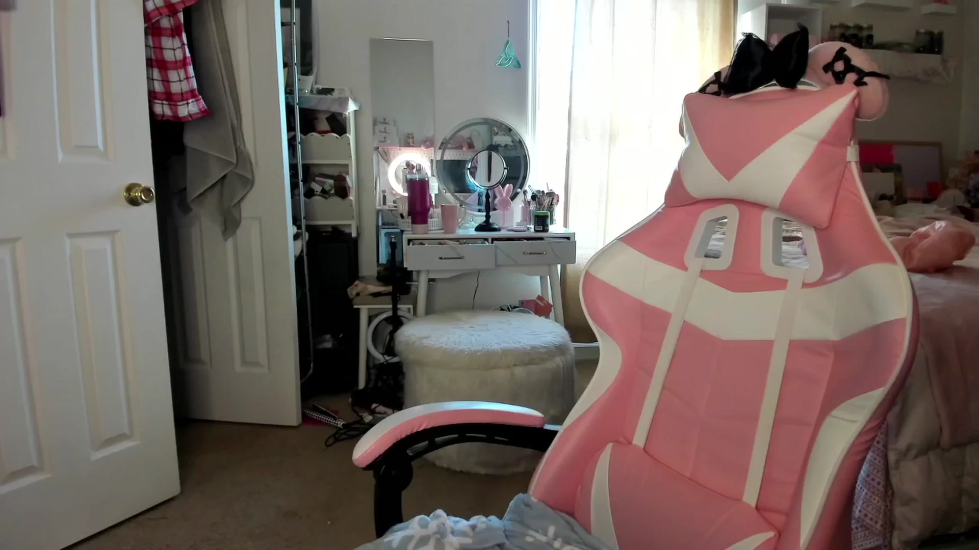Gallery image thumbnail from lolypopbubble's myfreecams stream on, 12/30/2025, 20:31 image 6 of 20