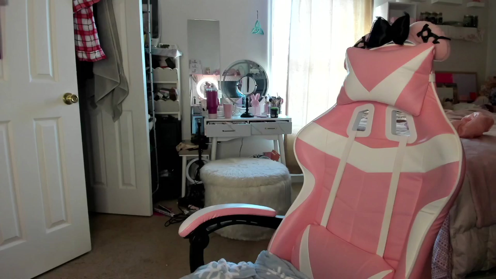 Gallery image thumbnail from lolypopbubble's myfreecams stream on, 12/30/2025, 20:31 image 8 of 20