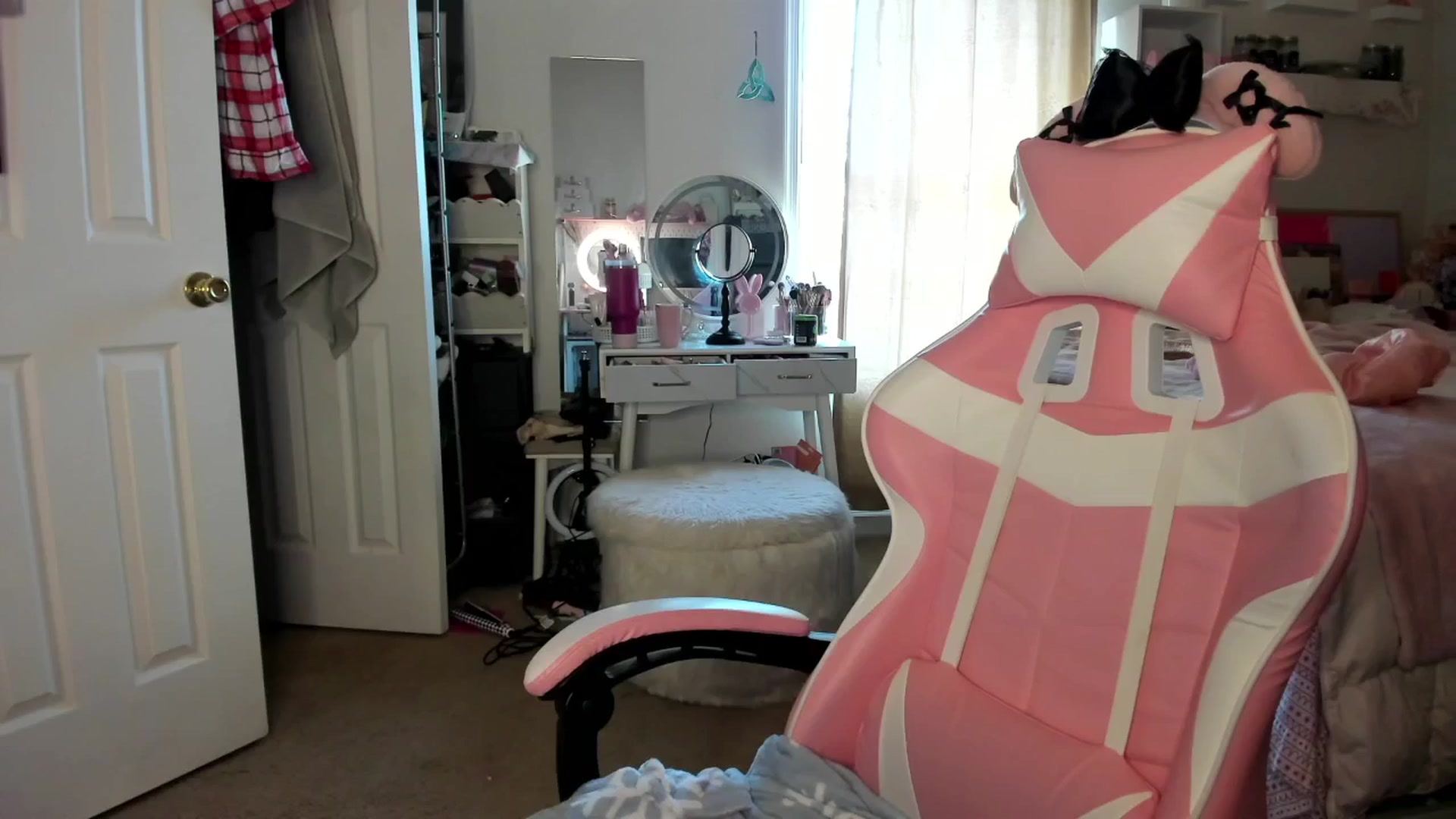 Gallery image thumbnail from lolypopbubble's myfreecams stream on, 12/30/2025, 20:31 image 5 of 20