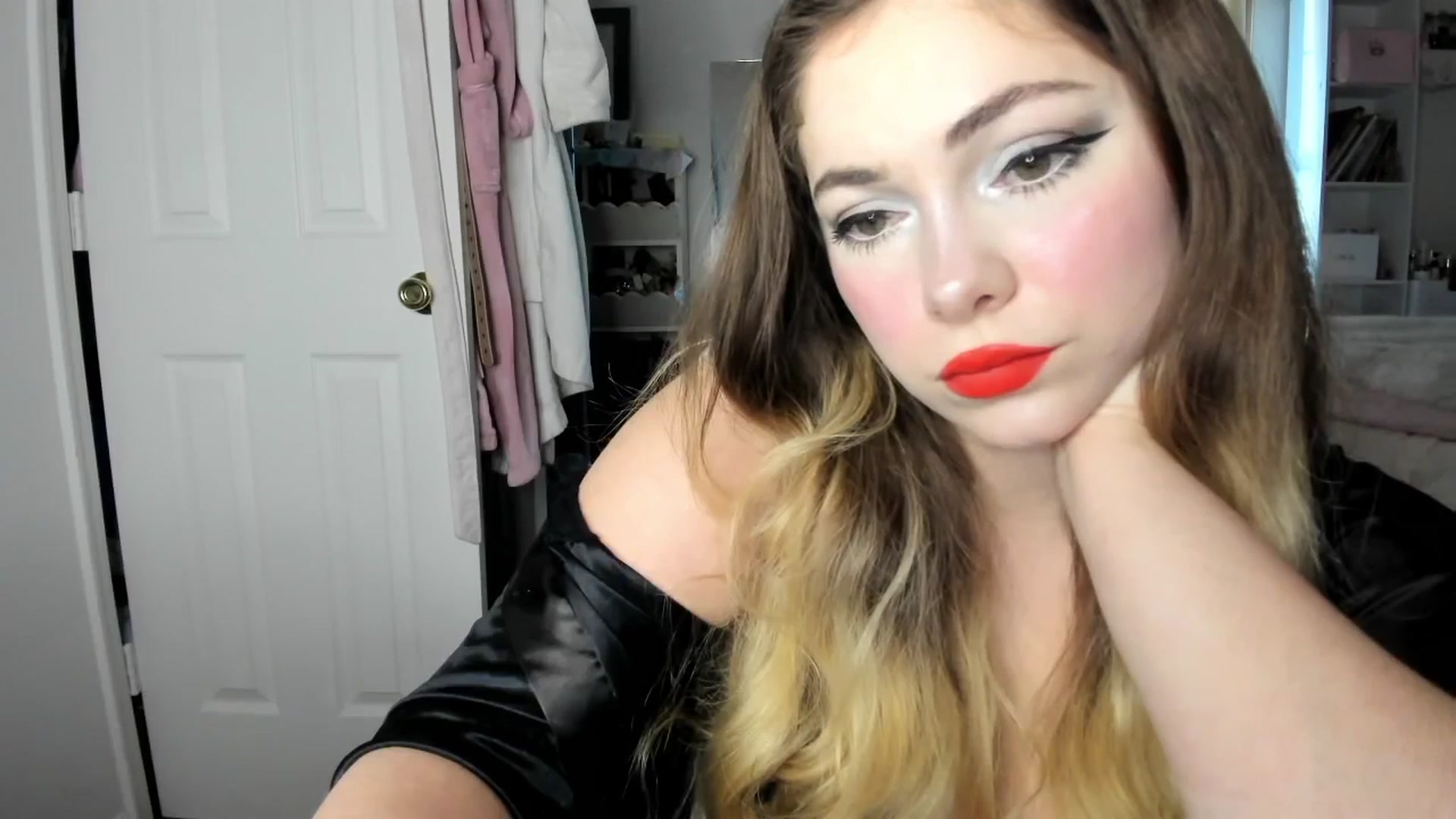 Gallery image thumbnail from lolypopbubble's myfreecams stream on, 01/12/2026, 22:00 image 12 of 20